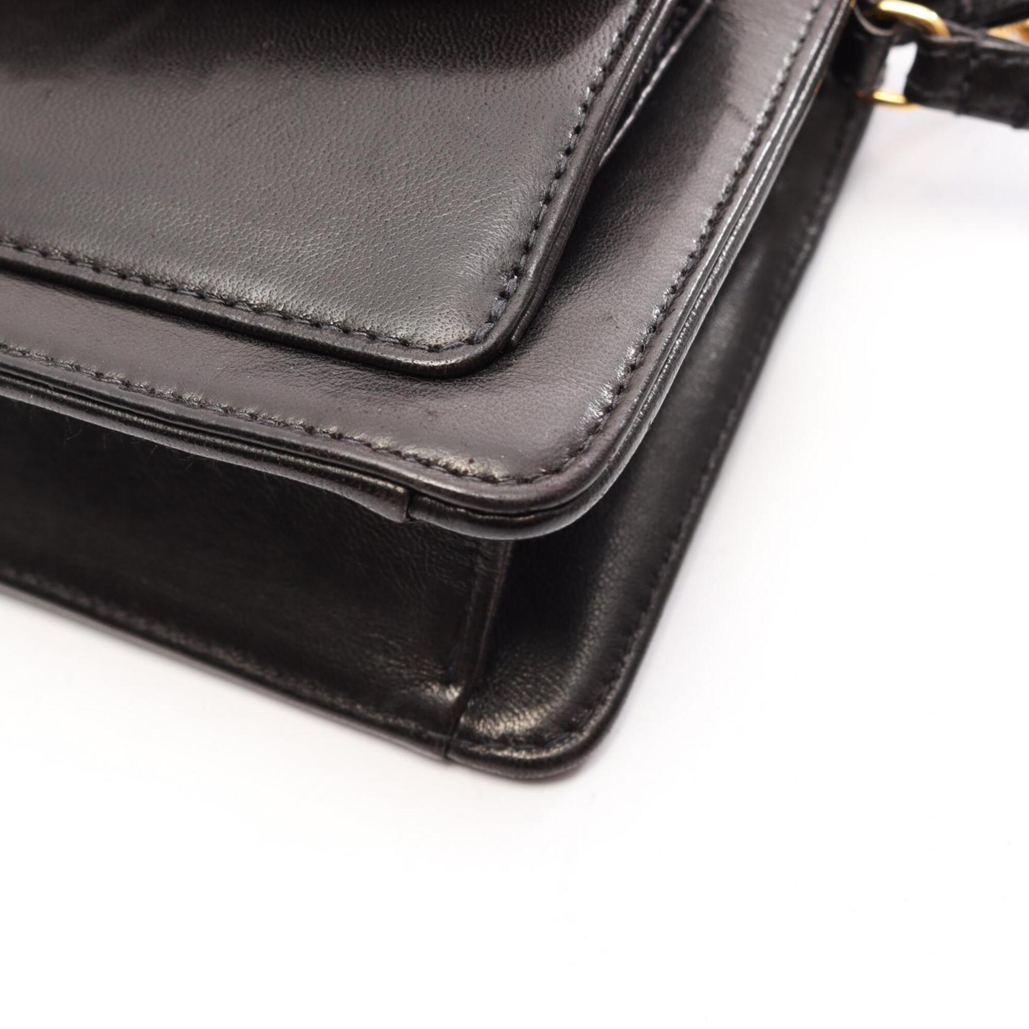 Chanel Black Leather Clutch Bag Handbag (Pre-Owned)