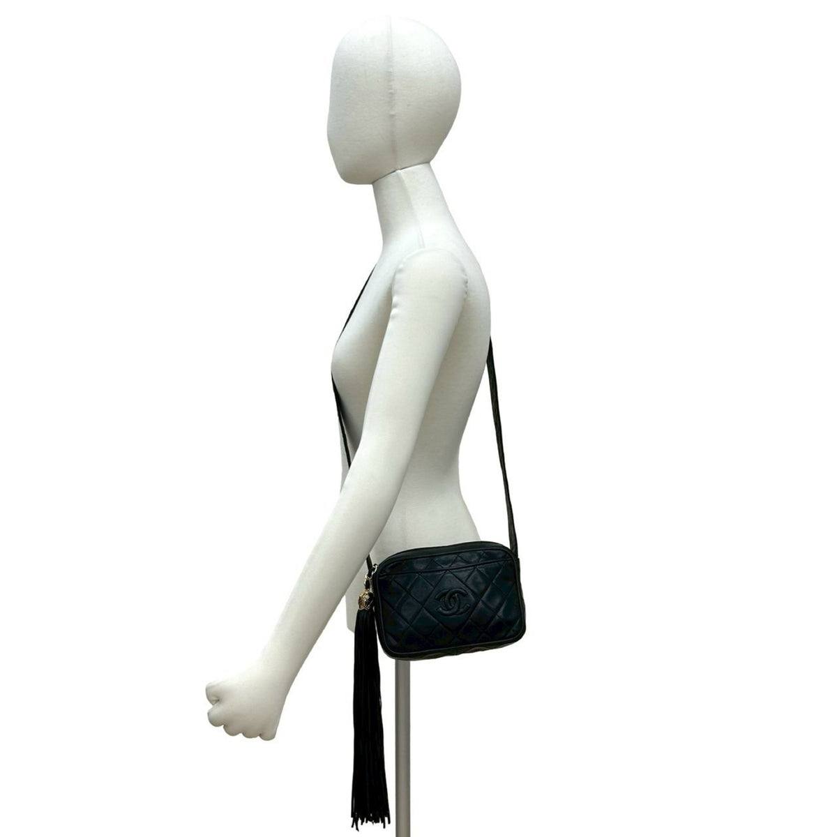 Chanel Black Leather Shoulder Bag (Pre-Owned)