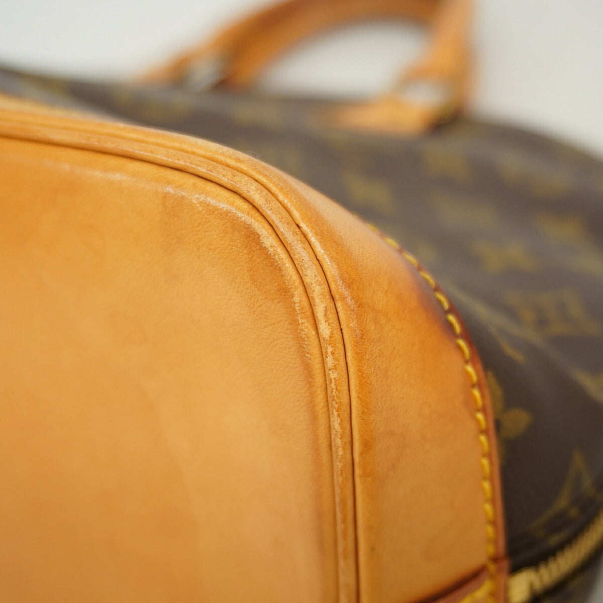 Louis Vuitton Brown Handbag (Pre-Owned)