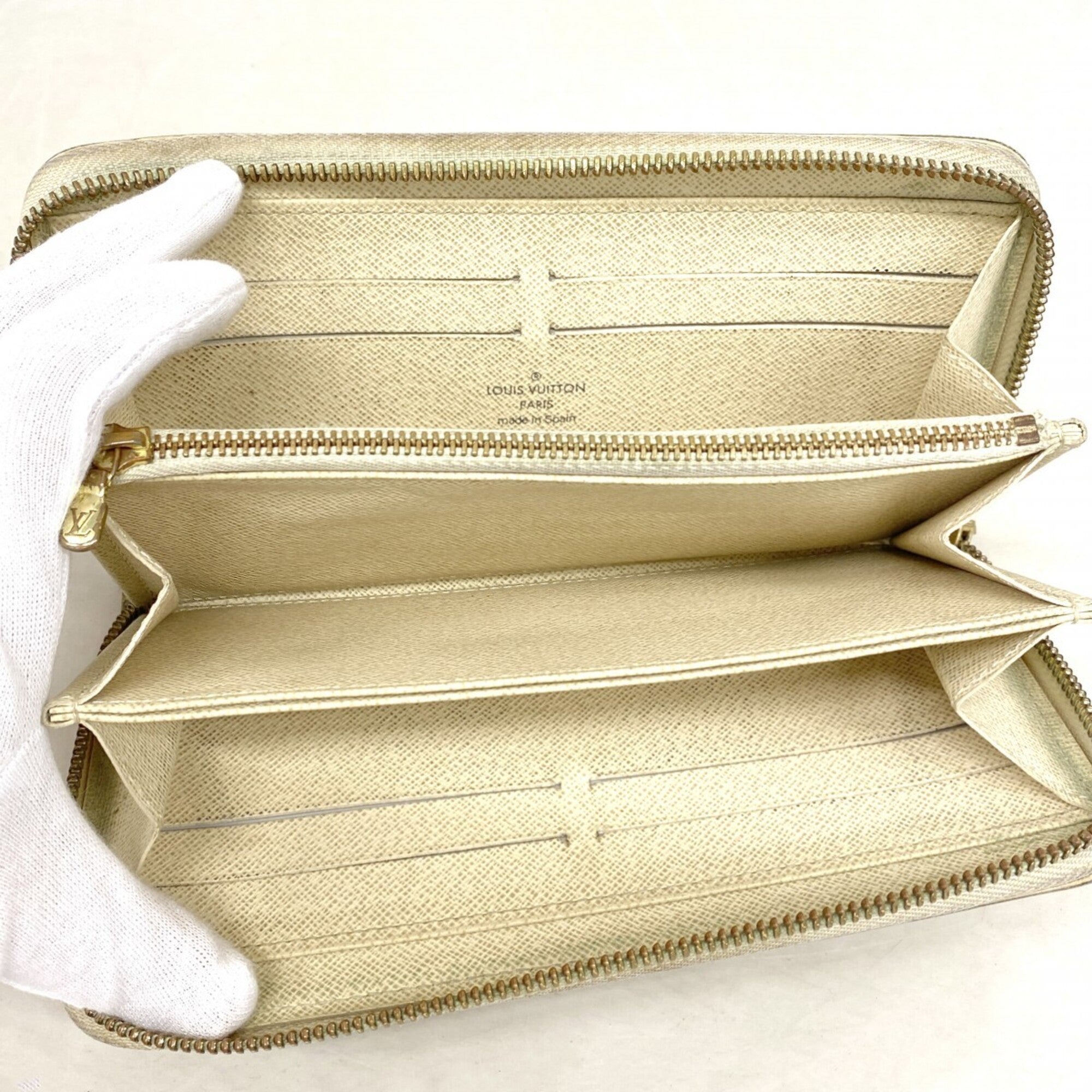 Louis Vuitton White Long Wallet (Bi-Fold) (Pre-Owned)
