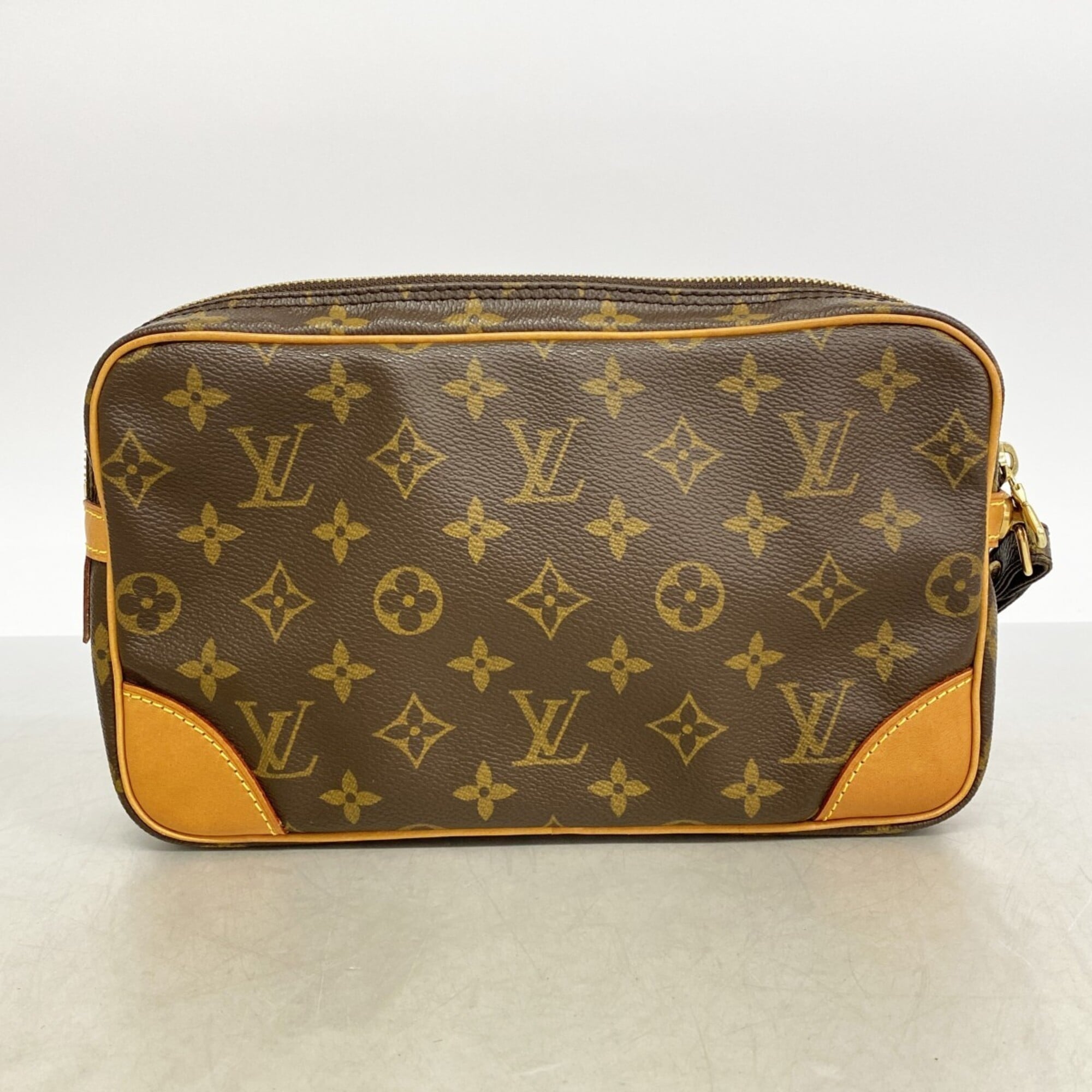 Louis Vuitton Brown Clutch Bag (Pre-Owned)