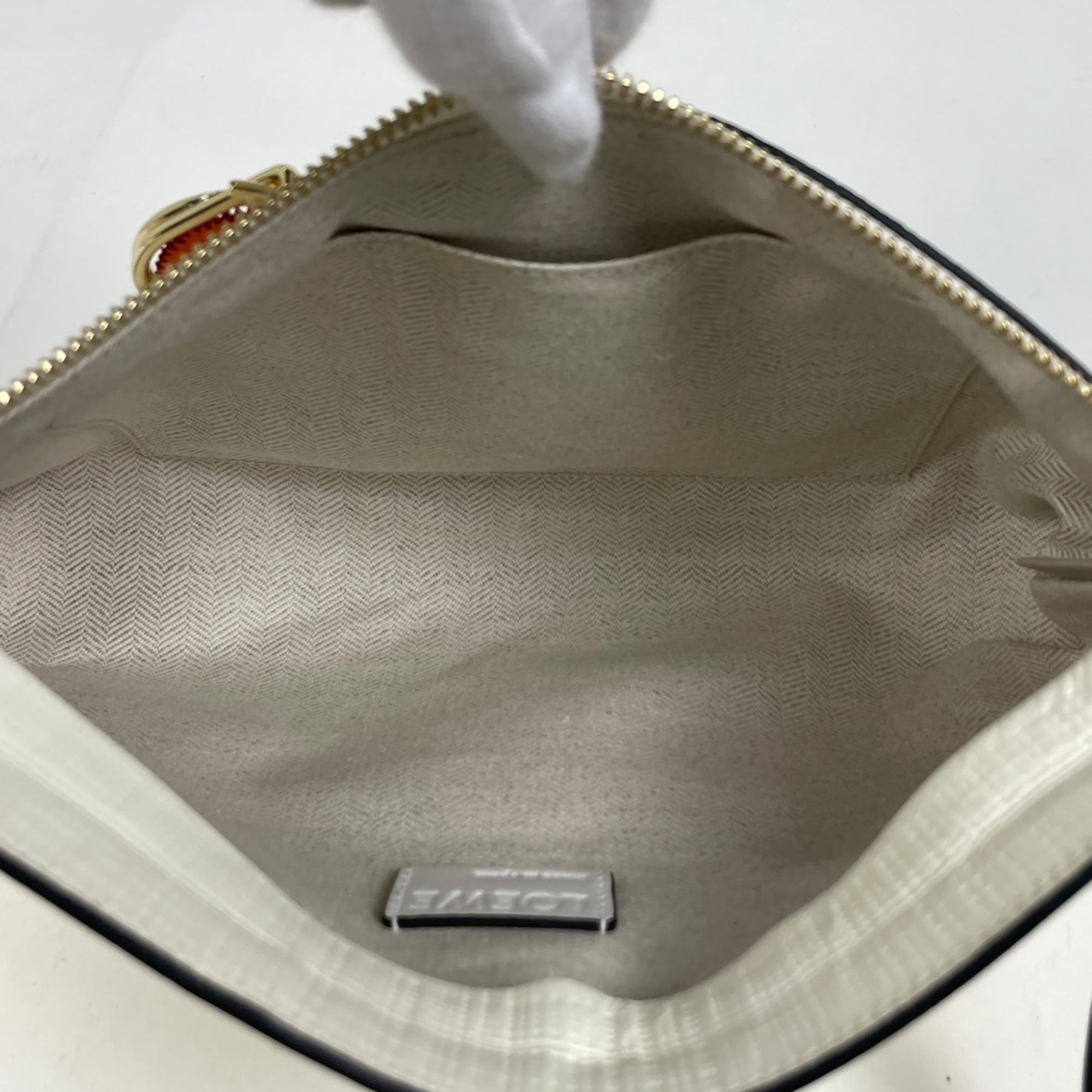 Loewe Ivory Patent Leather Leather Clutch Bag Pouch (Pre-Owned)