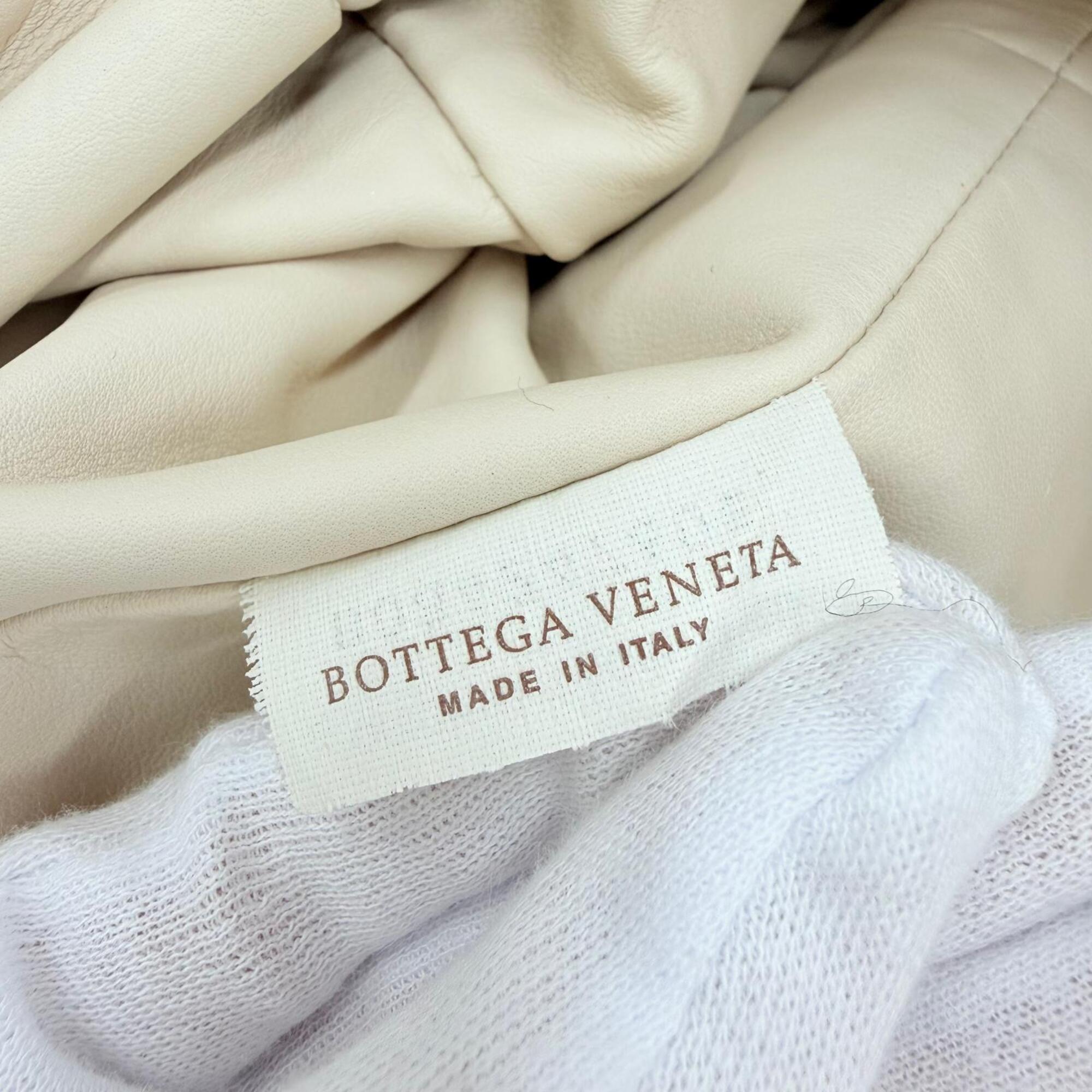 Bottega Veneta Ivory Leather Clutch Bag Pouch (Pre-Owned)