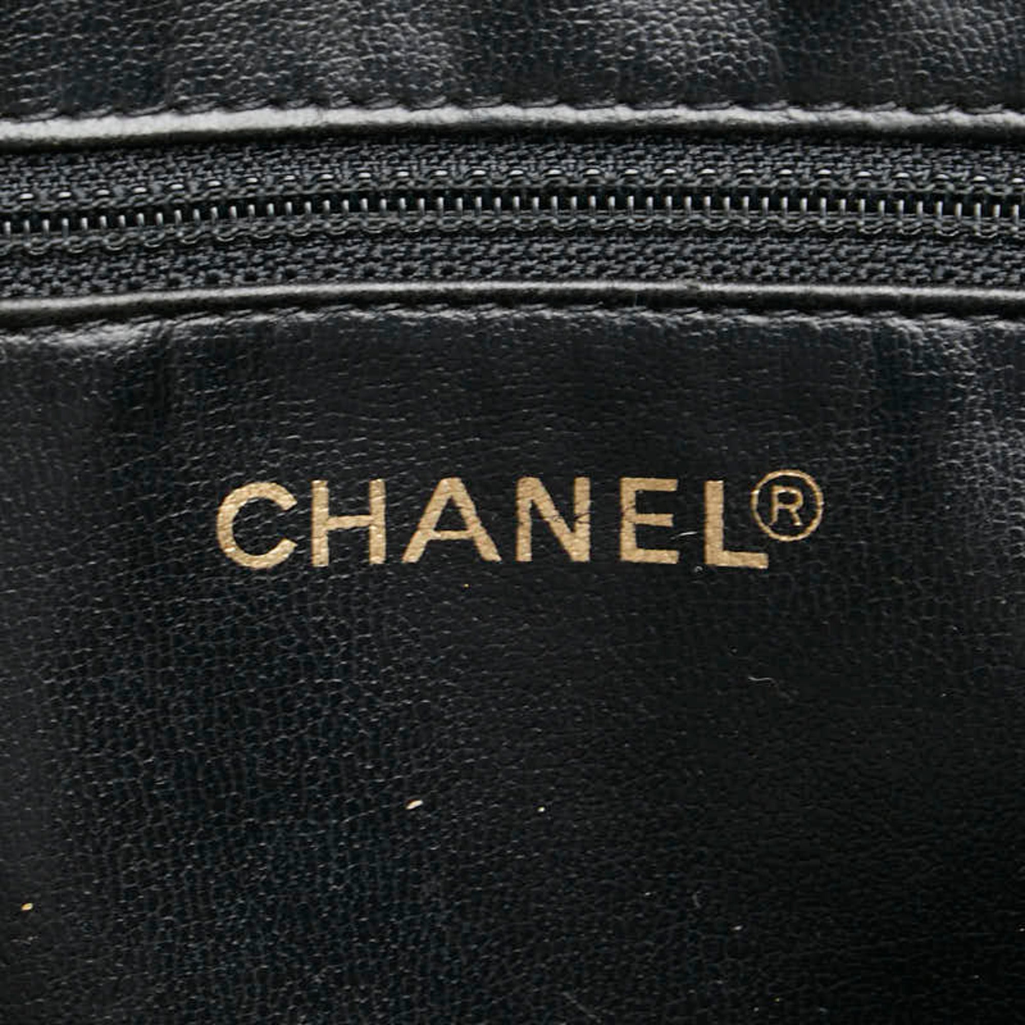 Chanel Black Grained Calfskin Handbag (Pre-Owned)