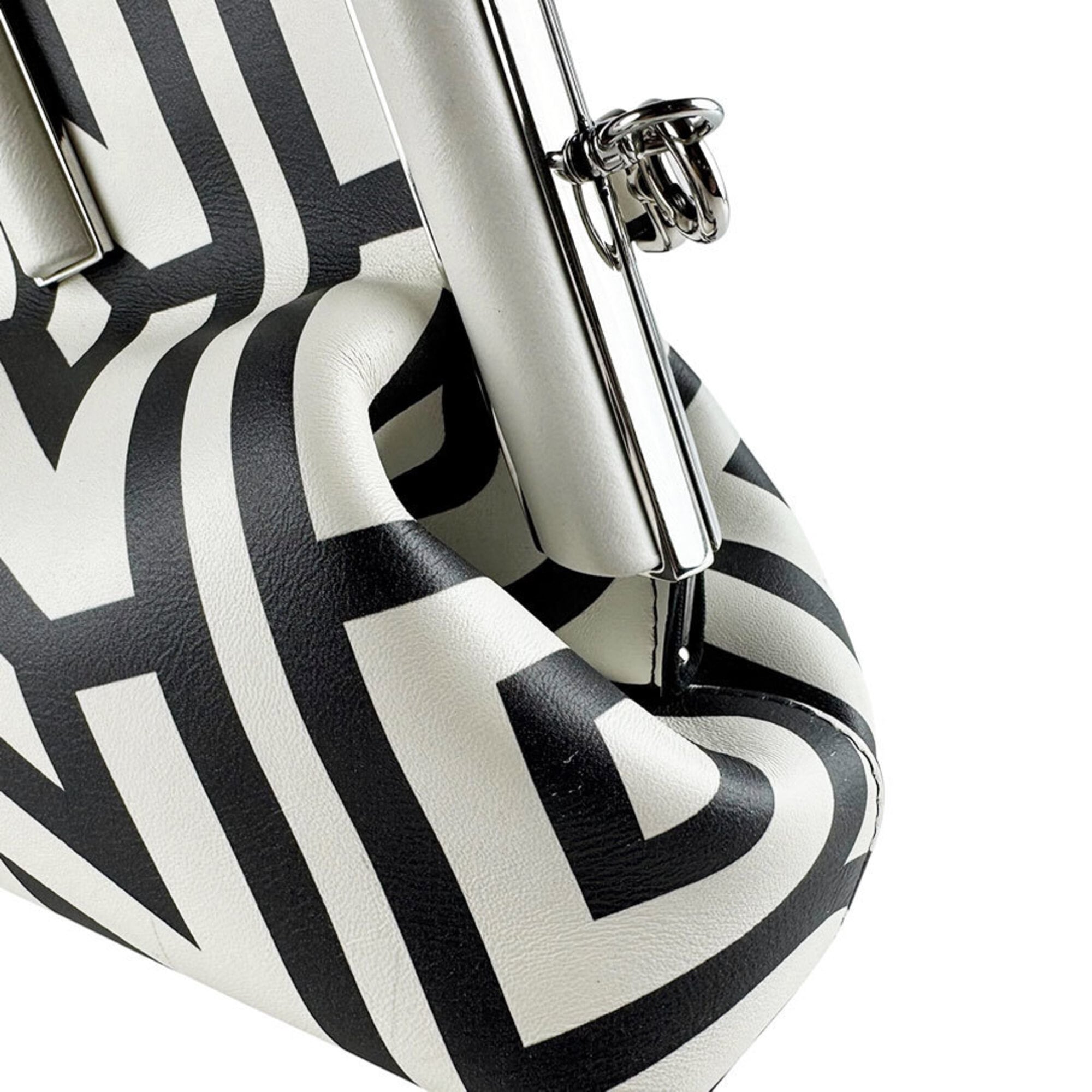 Fendi Black White Leather Shoulder Bag (Pre-Owned)
