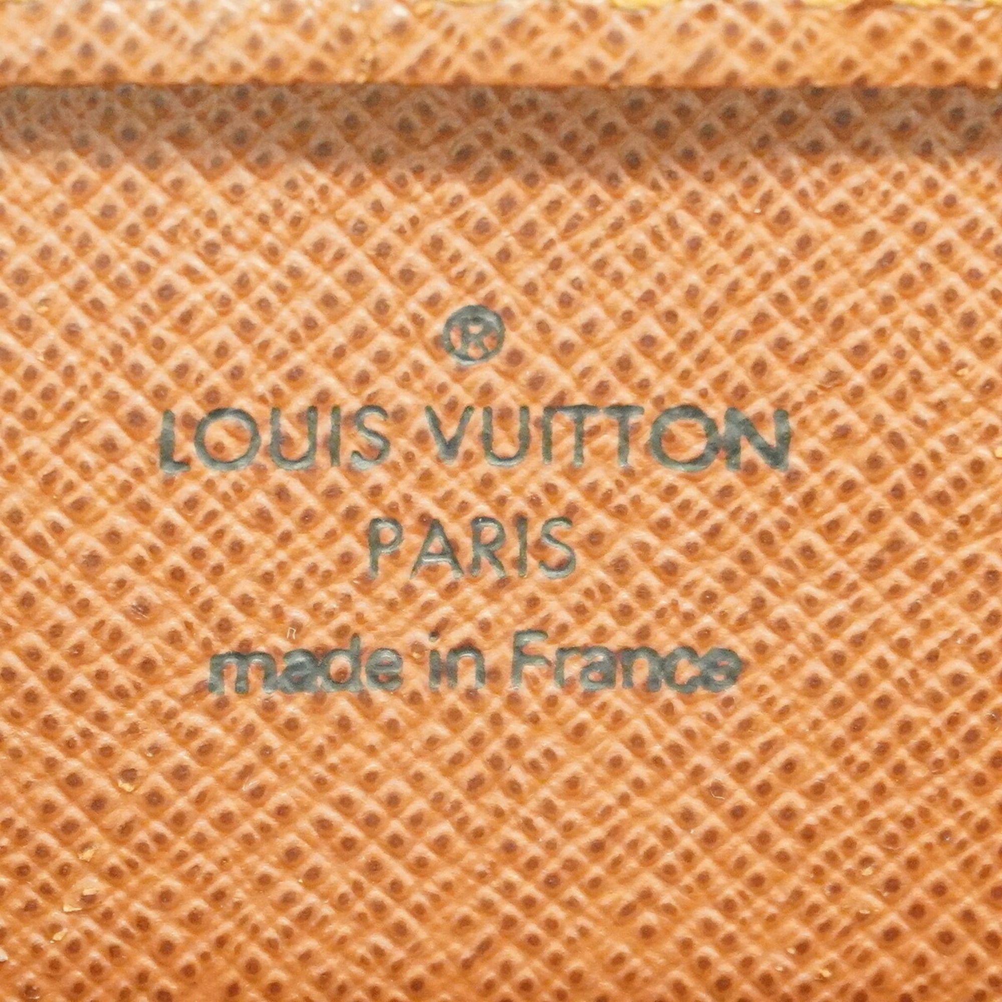 Louis Vuitton Brown Clutch Bag (Pre-Owned)