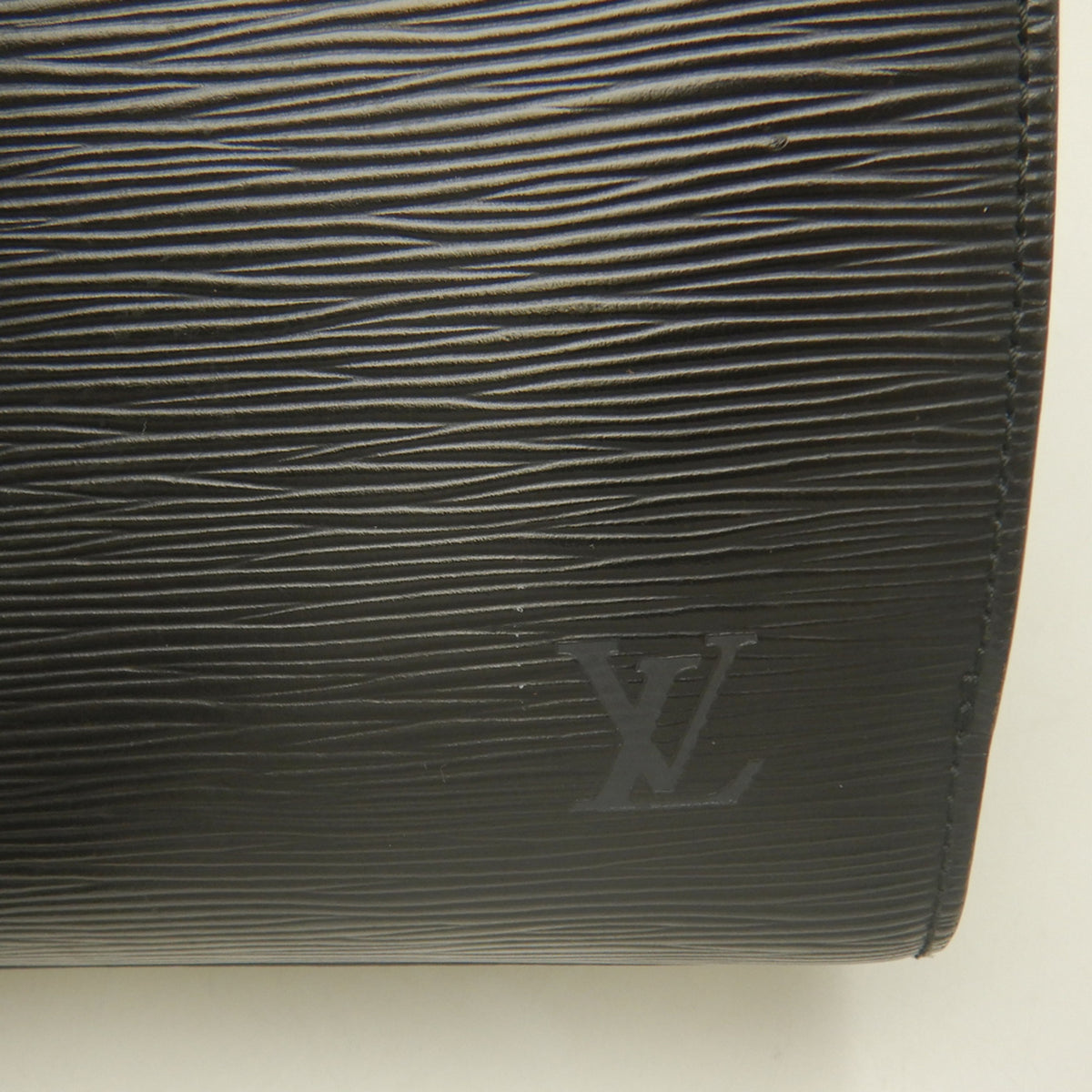 Louis Vuitton Noir Epi Leather Handbag (Pre-Owned)