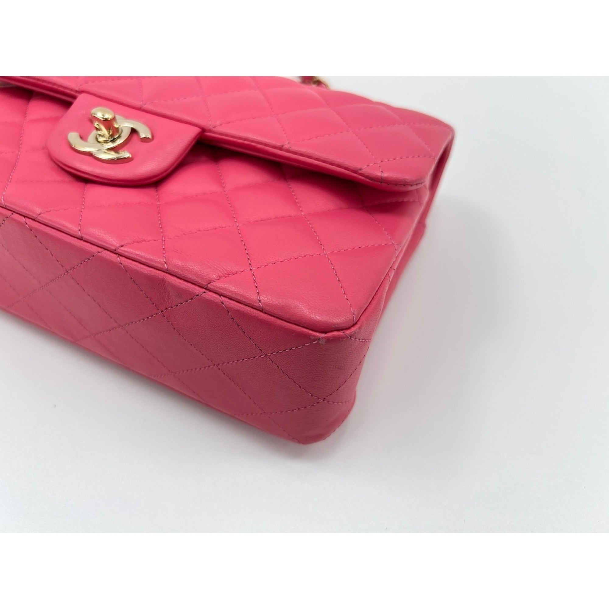 Chanel Matelasse Pink Shoulder Bag (Pre-Owned)
