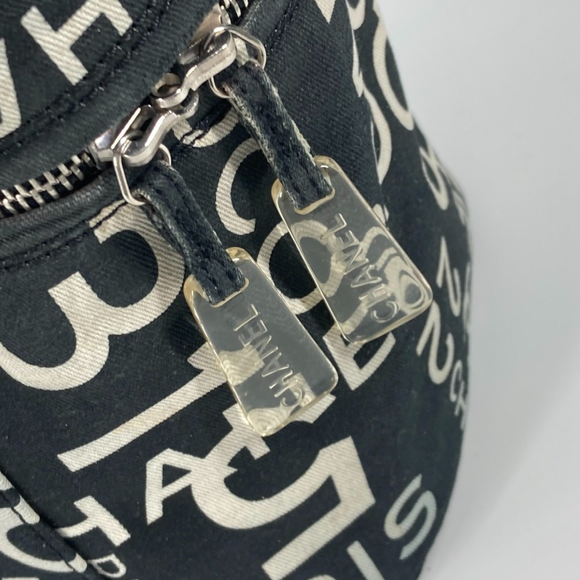 Chanel Black Cloth Handbag (Pre-Owned)