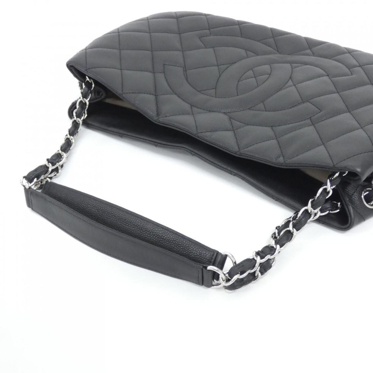 Chanel Black Grained Calfskin Shoulder Bag (Pre-Owned)