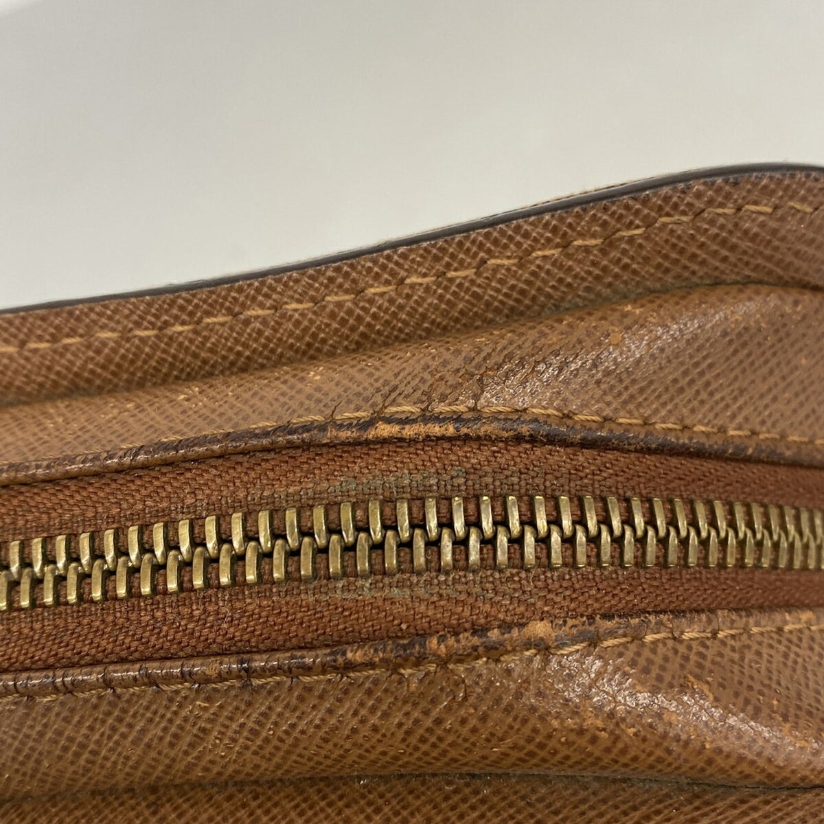 Louis Vuitton Brown Clutch Bag (Pre-Owned)
