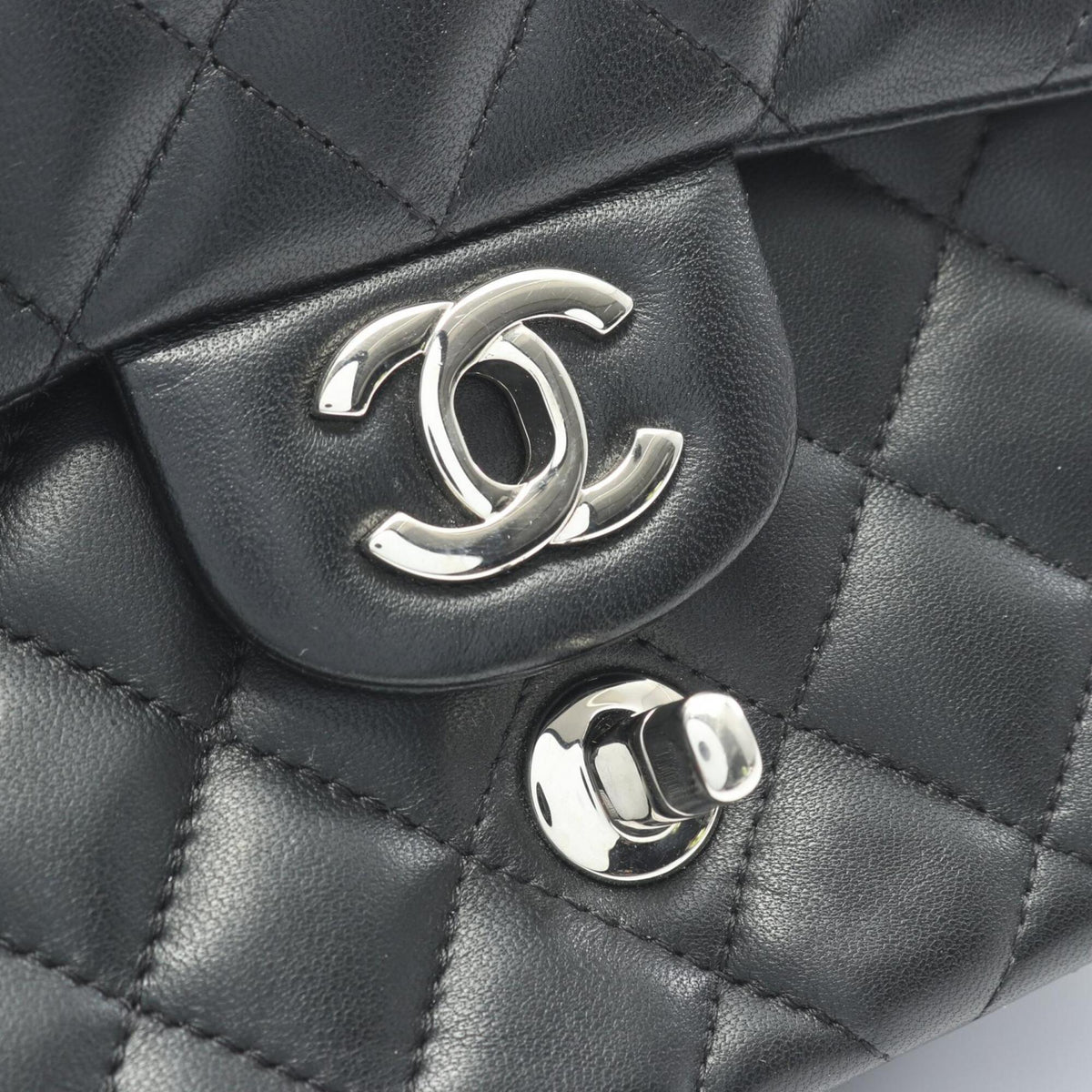 Chanel Black Leather Handbag Shoulder Bag (Pre-Owned)