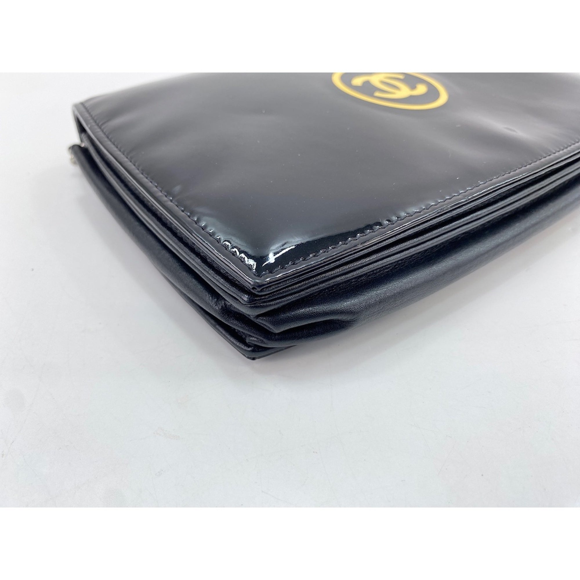 Chanel Black Patent Leather Shoulder Bag (Pre-Owned)