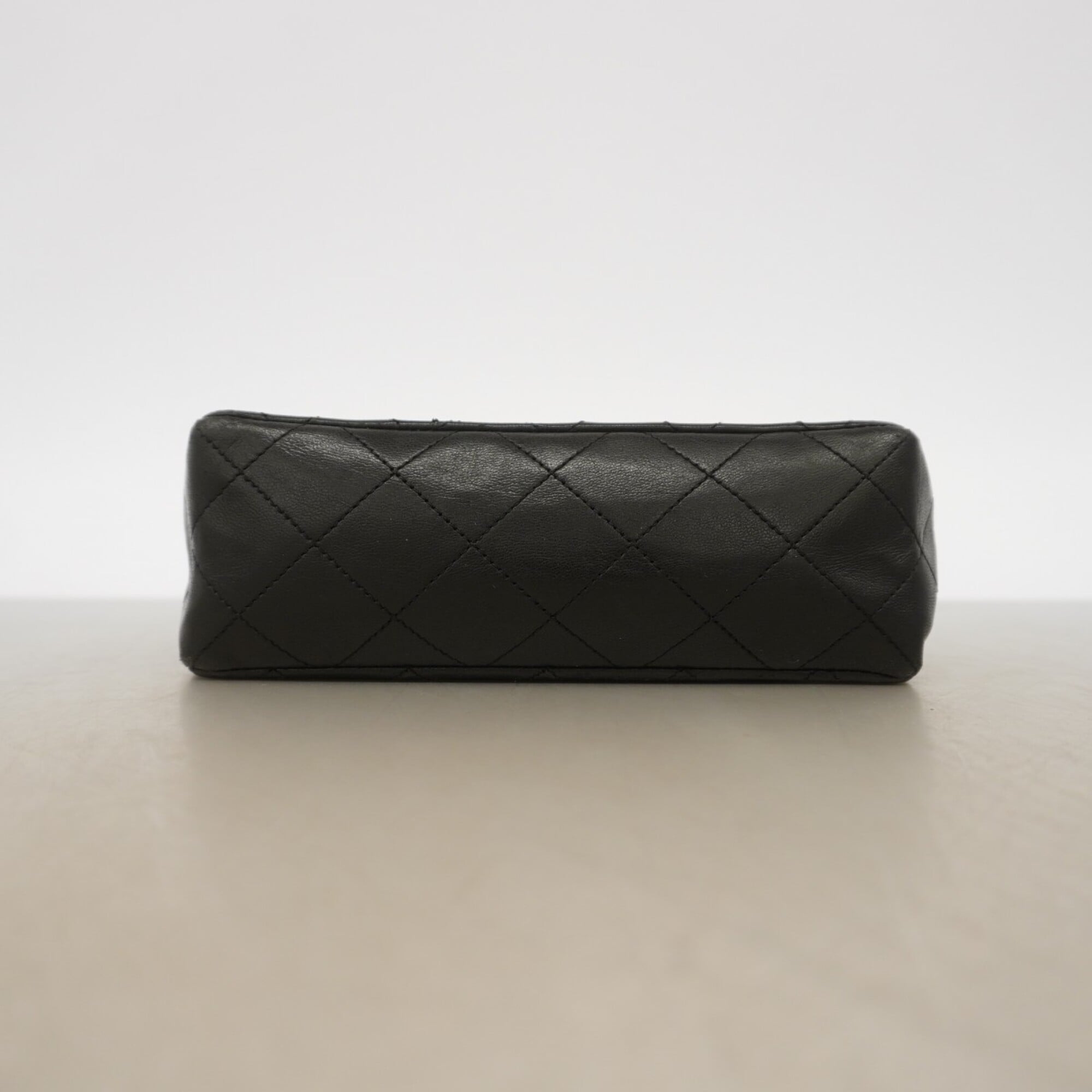 Chanel Black Leather Shoulder Bag (Pre-Owned)