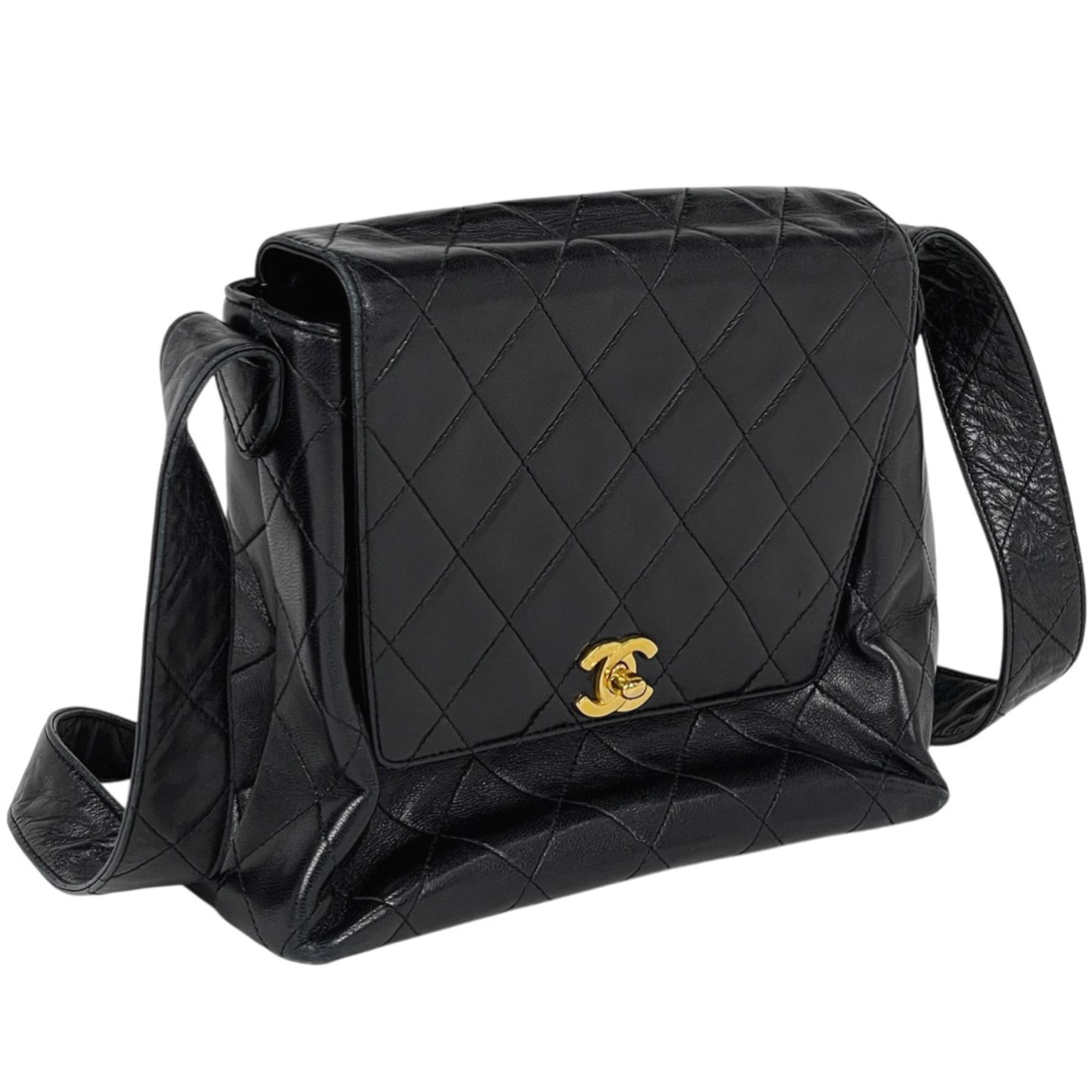 Chanel Matelasse Black Leather Shoulder Bag (Pre-Owned)