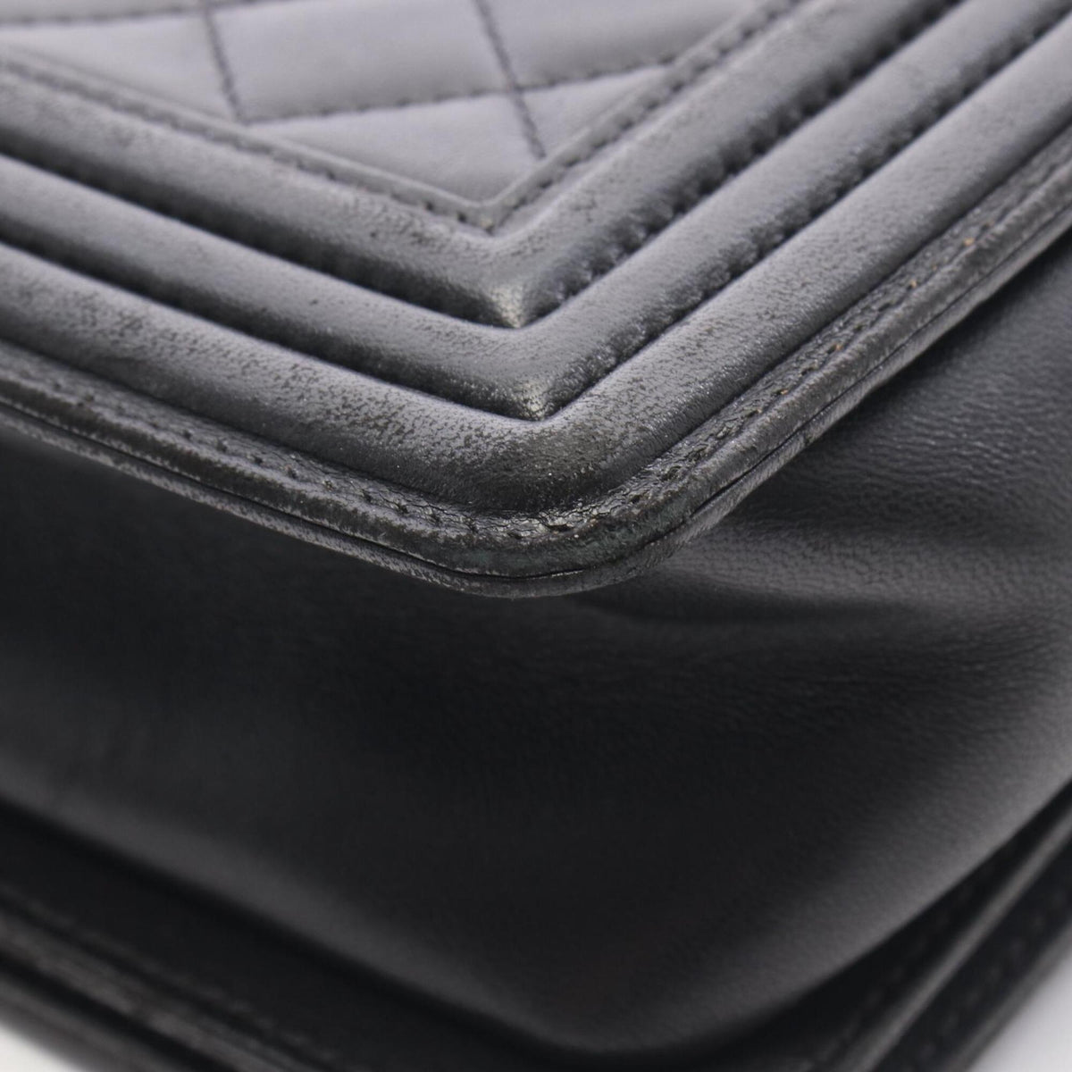 Chanel Black Leather Handbag Shoulder Bag (Pre-Owned)