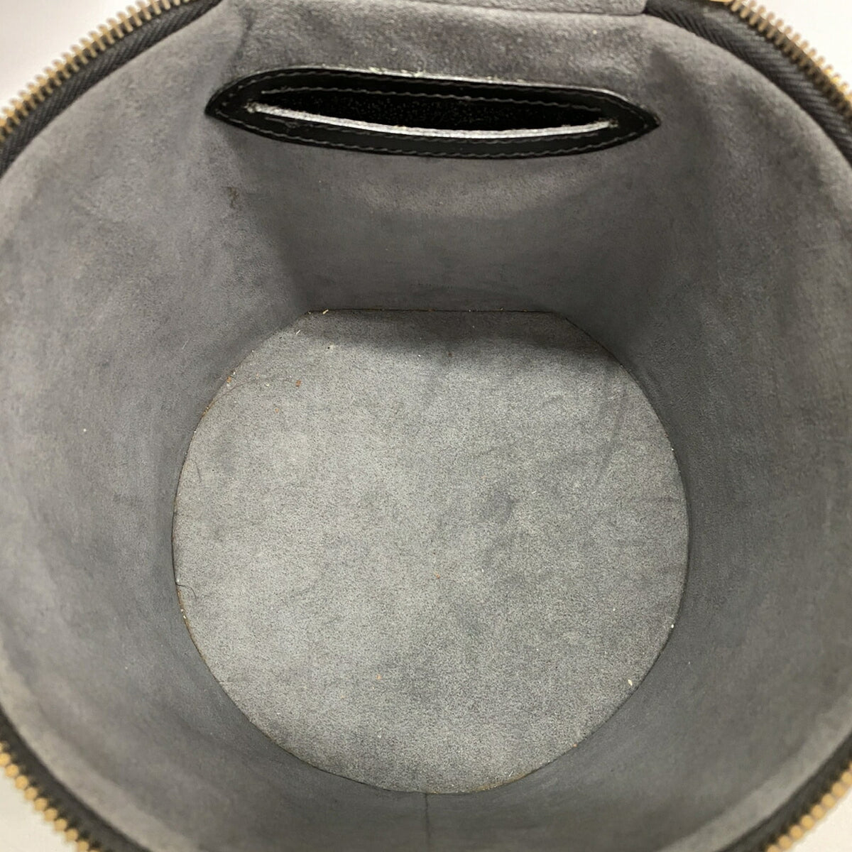 Louis Vuitton Noir Handbag (Pre-Owned)