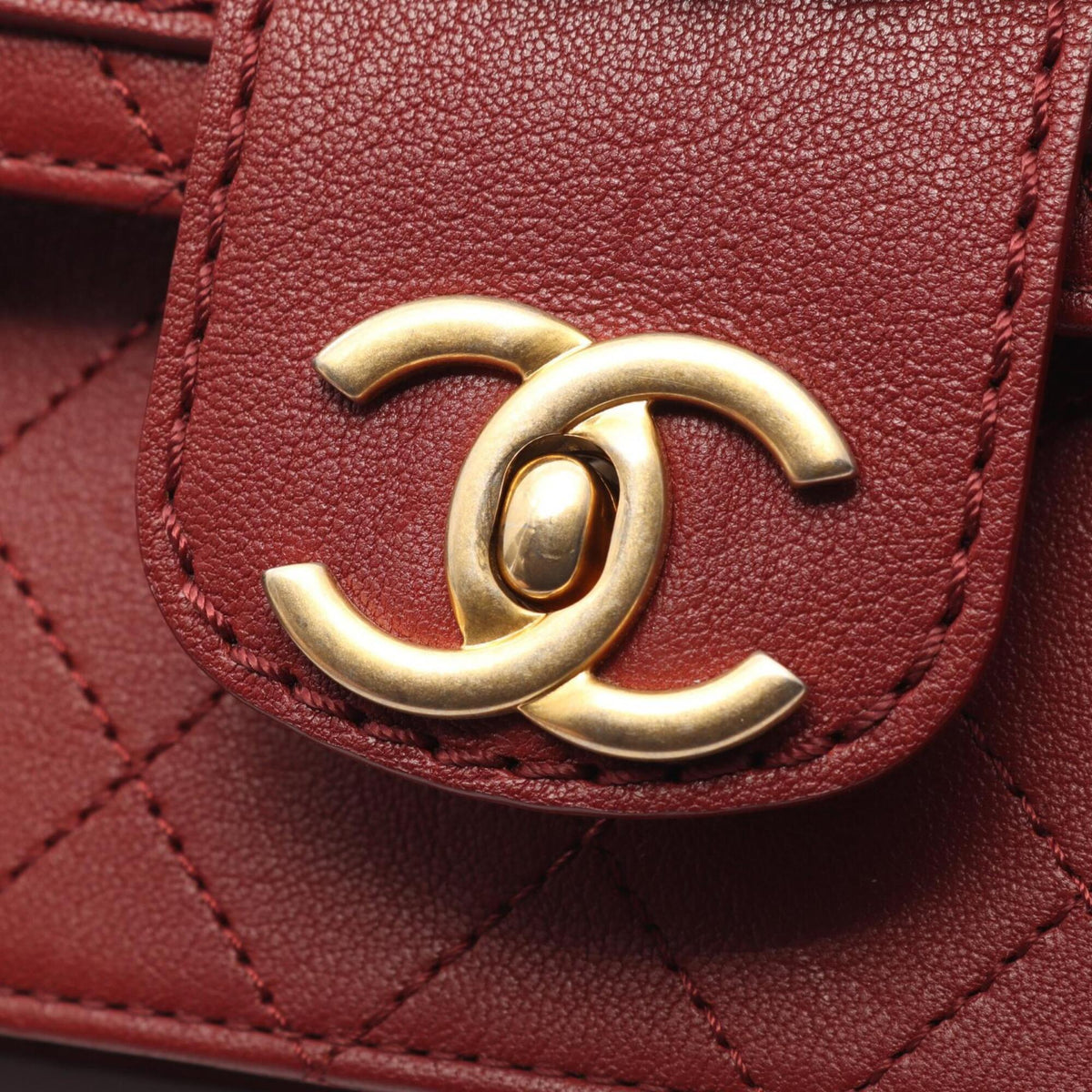 Chanel Bordeaux Leather Handbag Shoulder Bag (Pre-Owned)