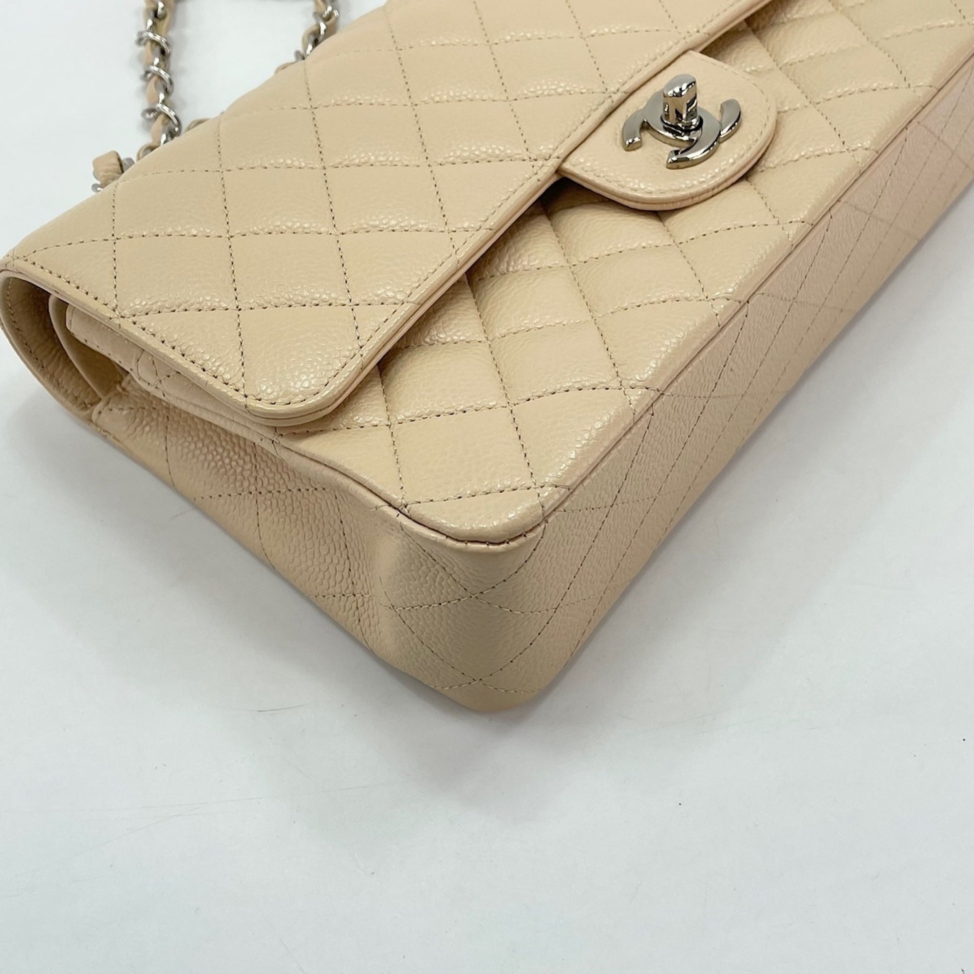Chanel Beige Shoulder Bag (Pre-Owned)