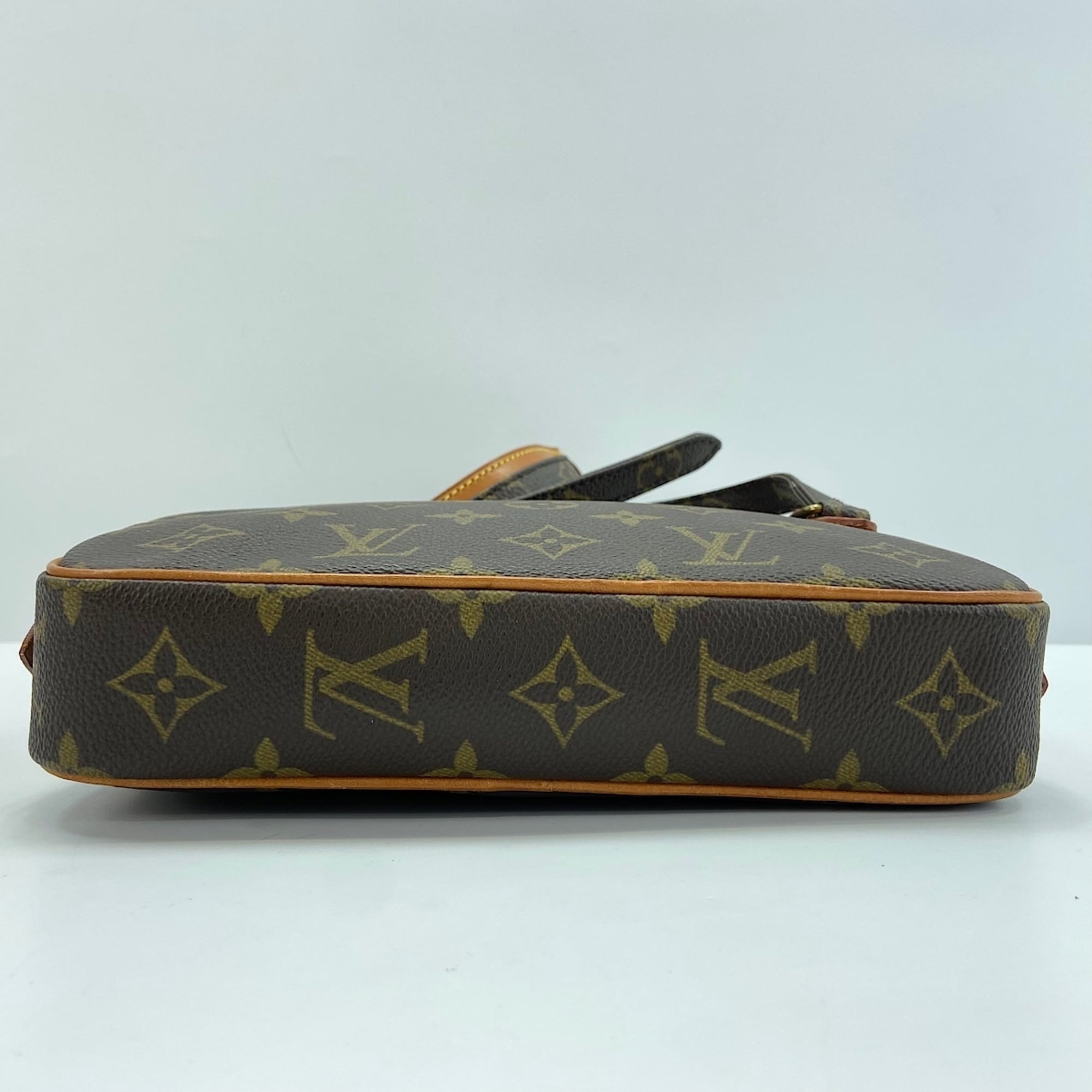 Louis Vuitton Brown Pochette Shoulder Bag (Pre-Owned)