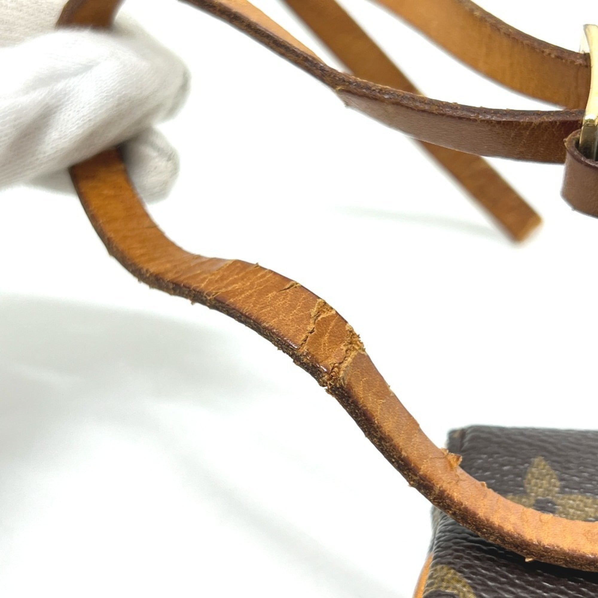 Louis Vuitton Brown Monogram Monogram Pochette Pouch Sling Bag (Pre-Owned)