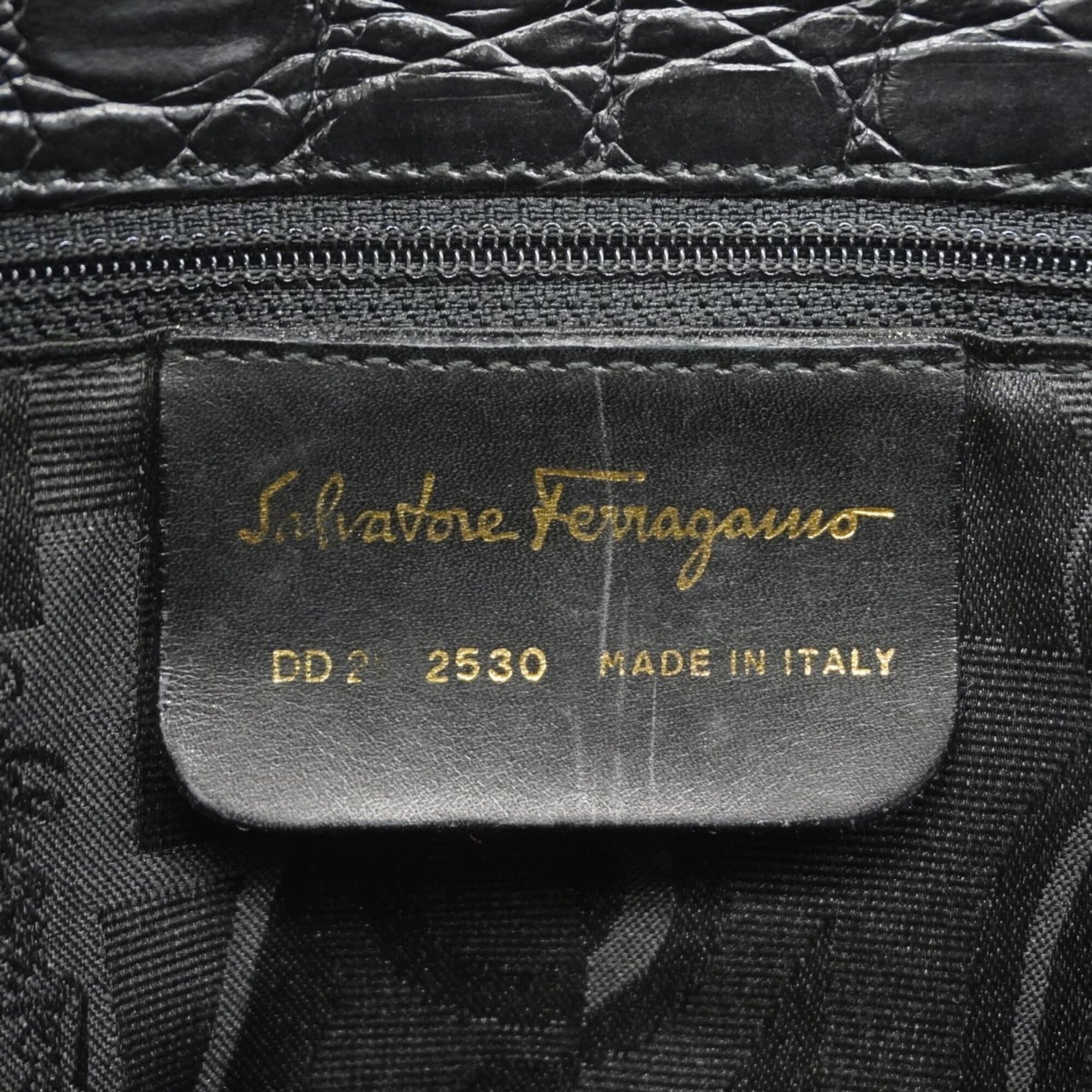 Salvatore Ferragamo Black Leather Shoulder Bag (Pre-Owned)