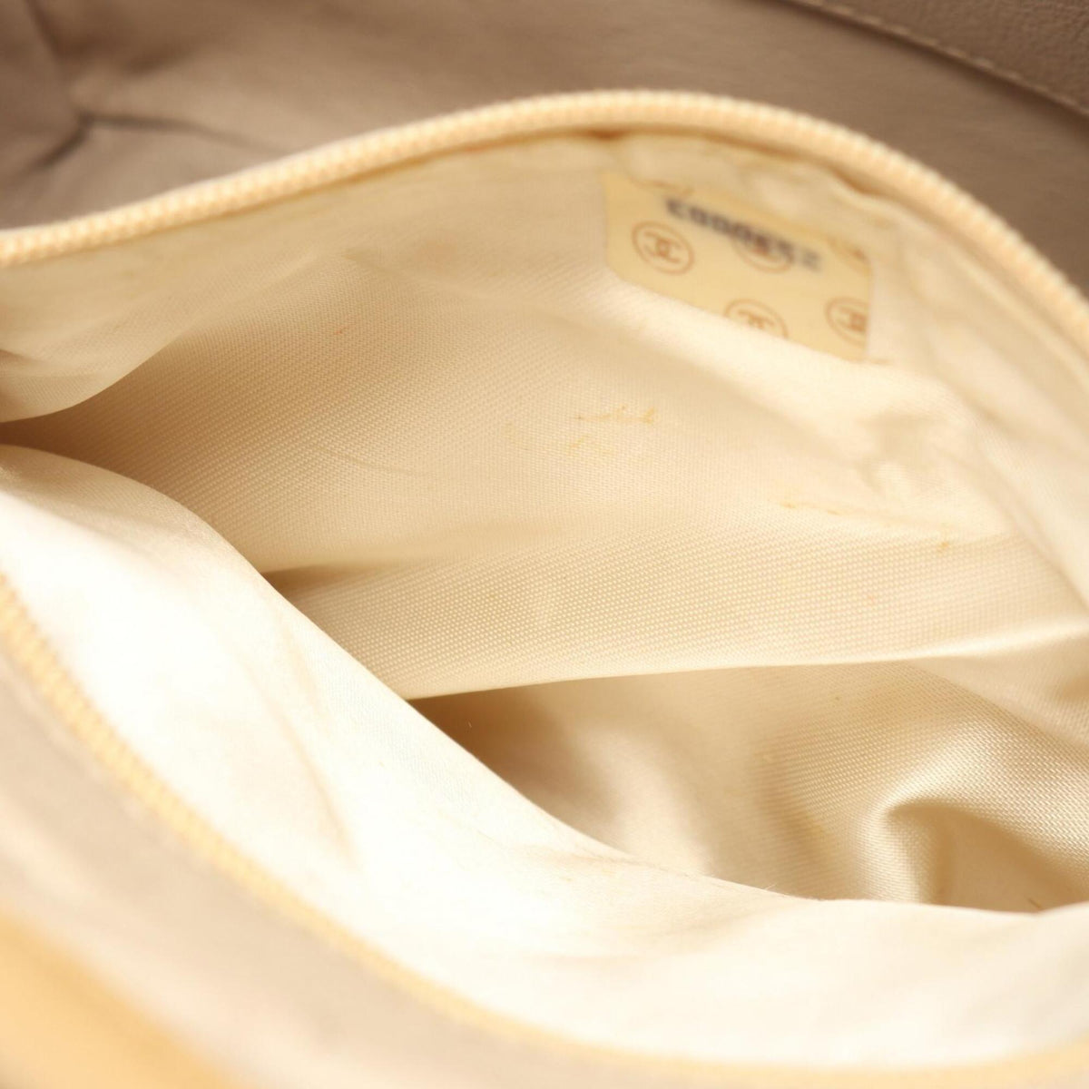 Chanel Beige Leather Handbag Shoulder Bag (Pre-Owned)