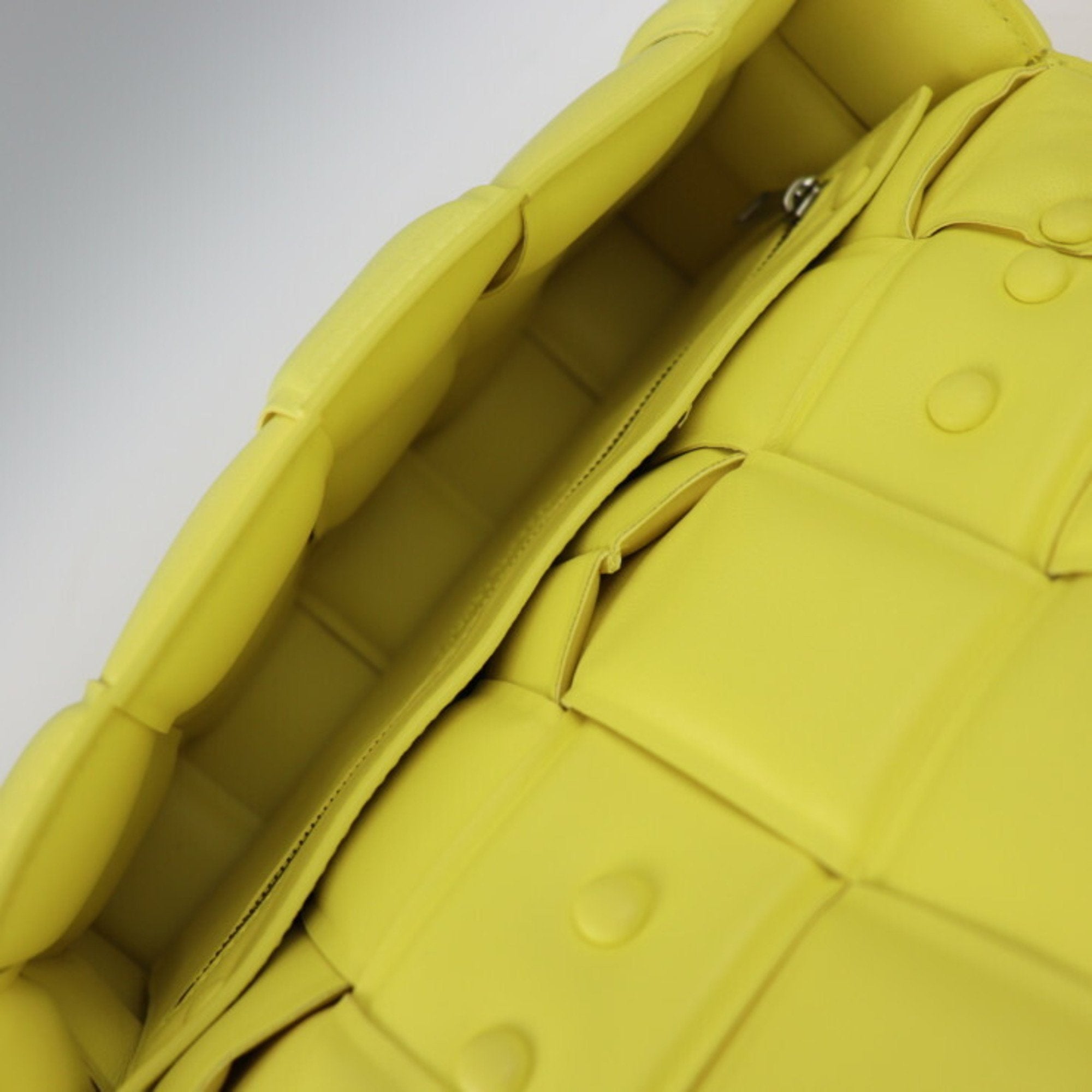 Bottega Veneta Intrecciato Yellow Leather Shoulder Bag (Pre-Owned)