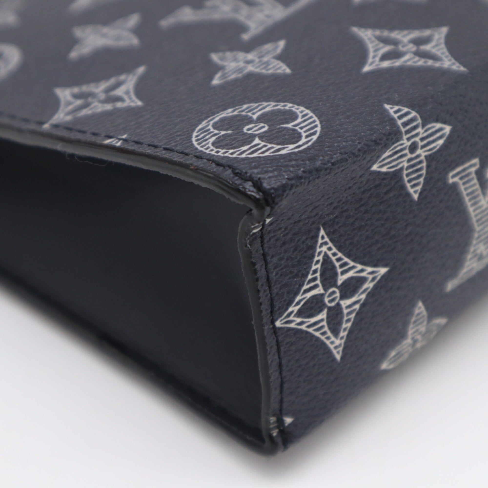 Louis Vuitton Black Navy White Leather Clutch Bag (Pre-Owned)