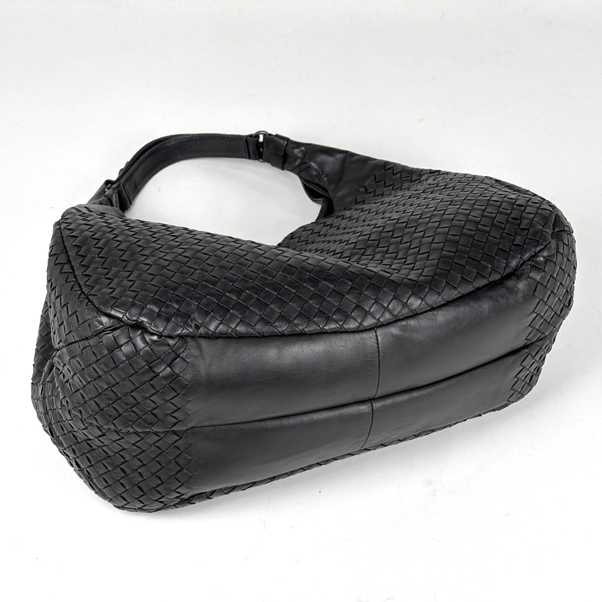 Bottega Veneta Intrecciato Black Leather Shoulder Bag (Pre-Owned)