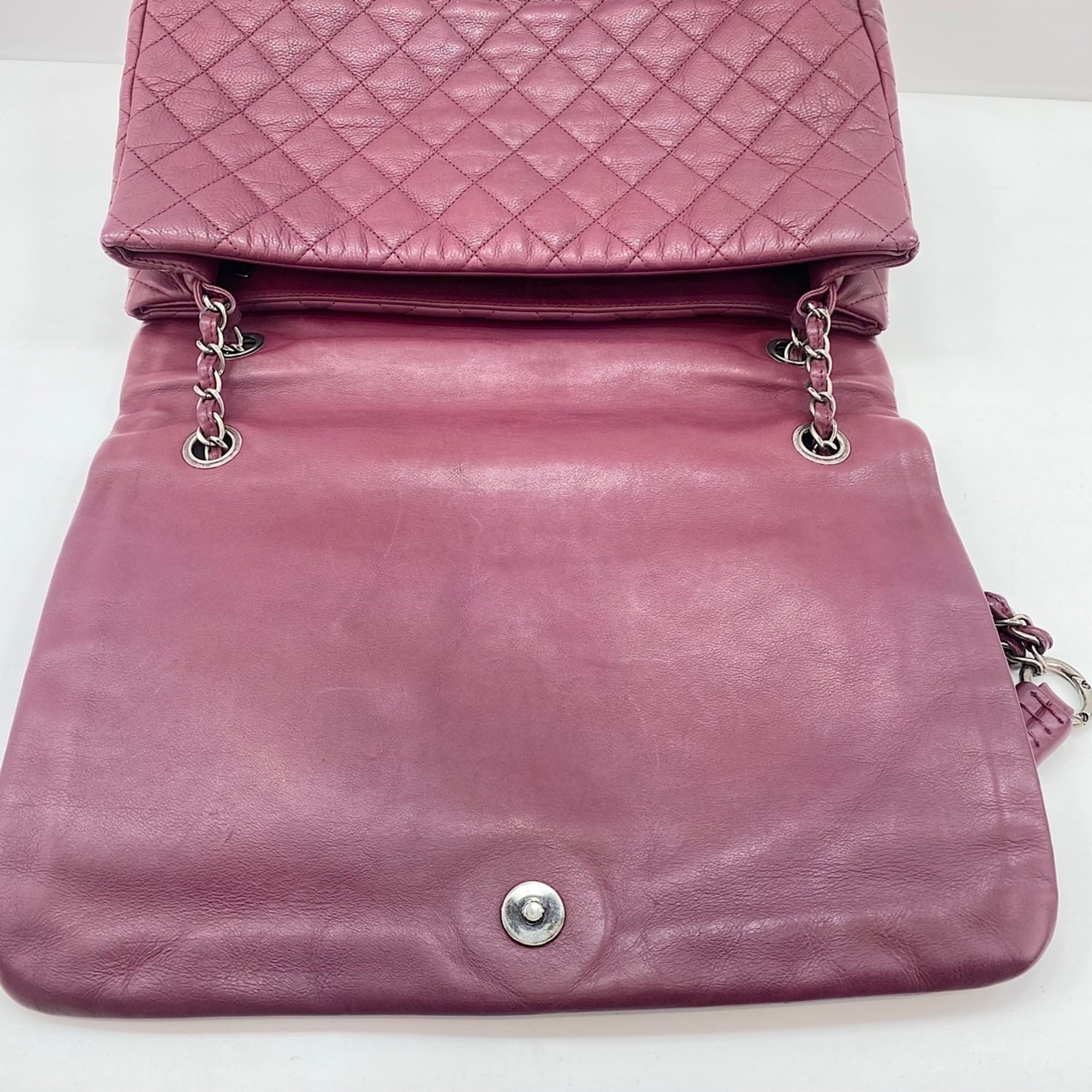 Chanel Matelasse Wine Handbag (Pre-Owned)