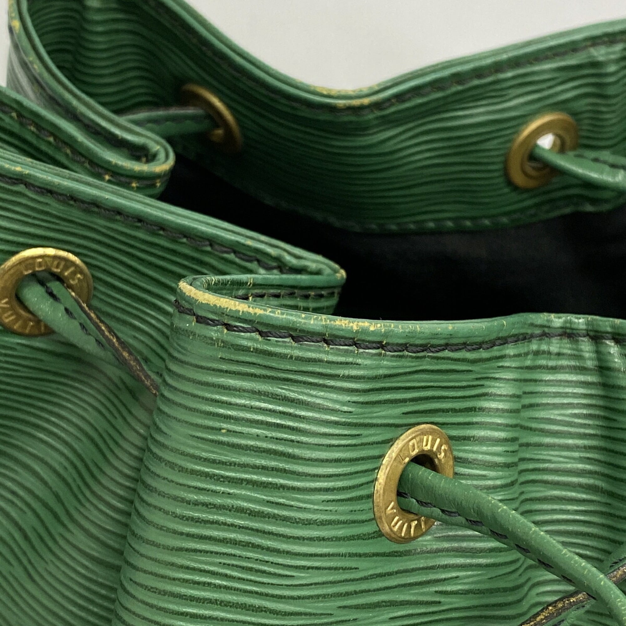 Louis Vuitton Borneo Green Shoulder Bag (Pre-Owned)