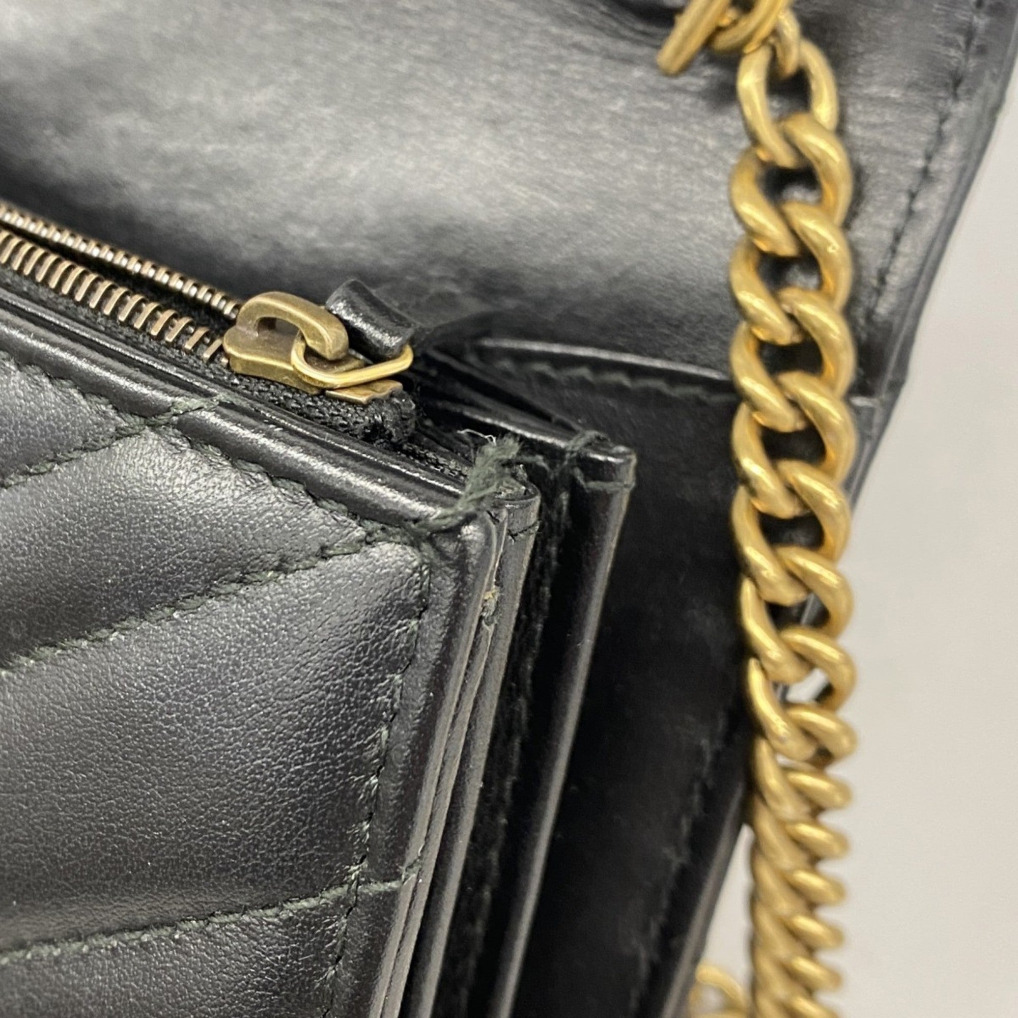 Gucci Black Leather Chain/Shoulder Wallet (Pre-Owned)