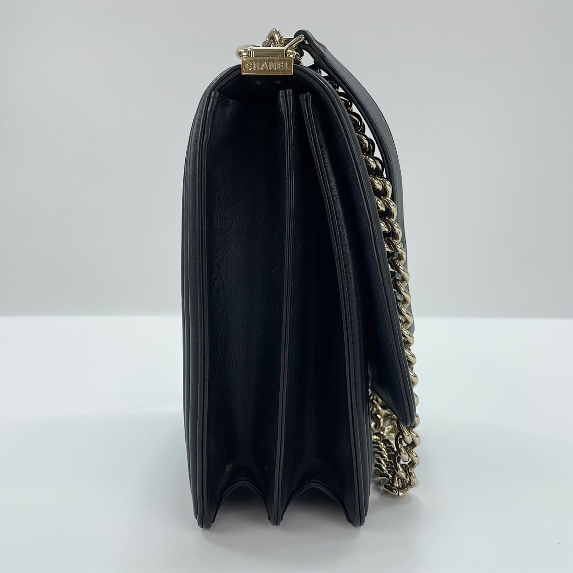 Chanel Boy Chanel Black Leather Shoulder Bag (Pre-Owned)