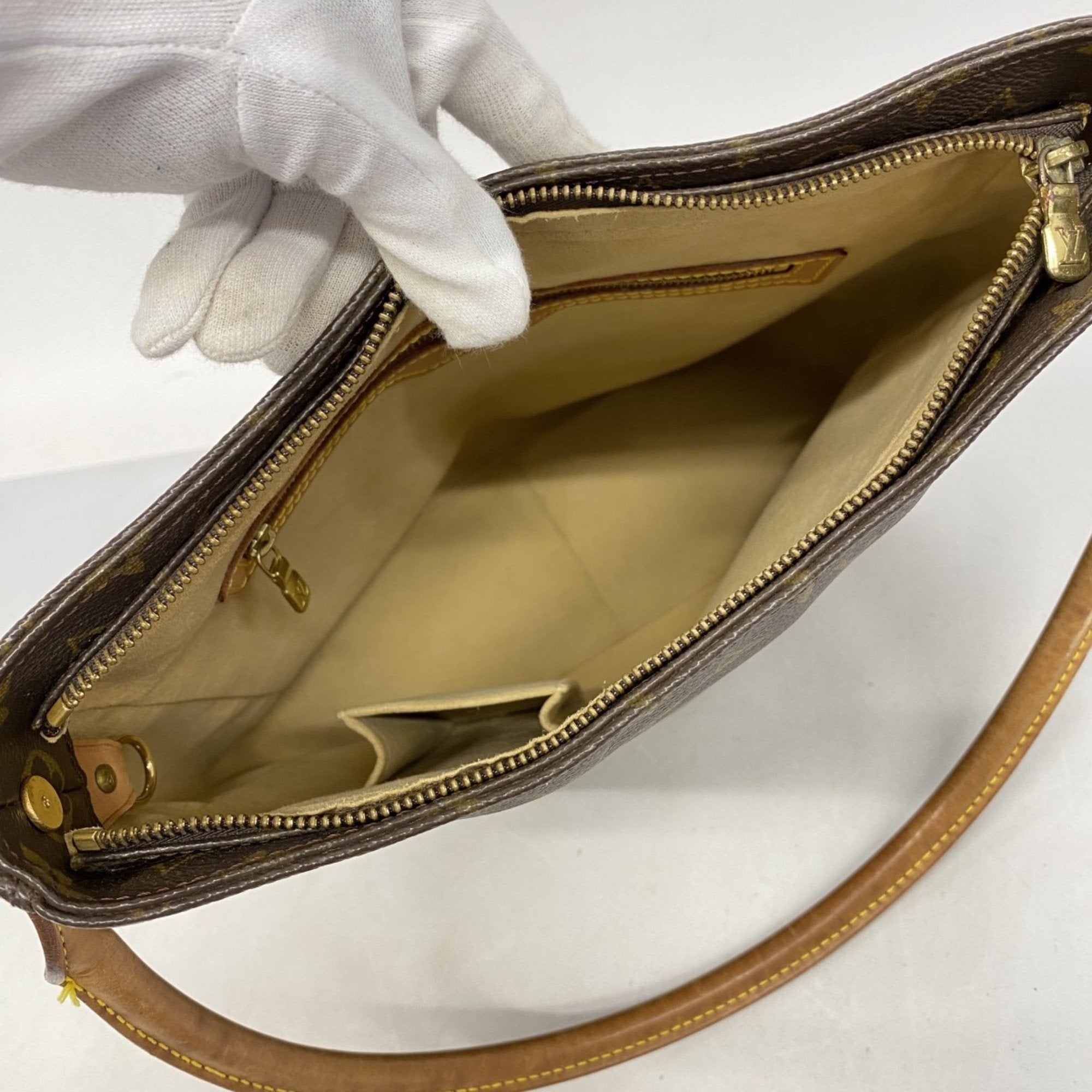 Louis Vuitton Brown Shoulder Bag (Pre-Owned)