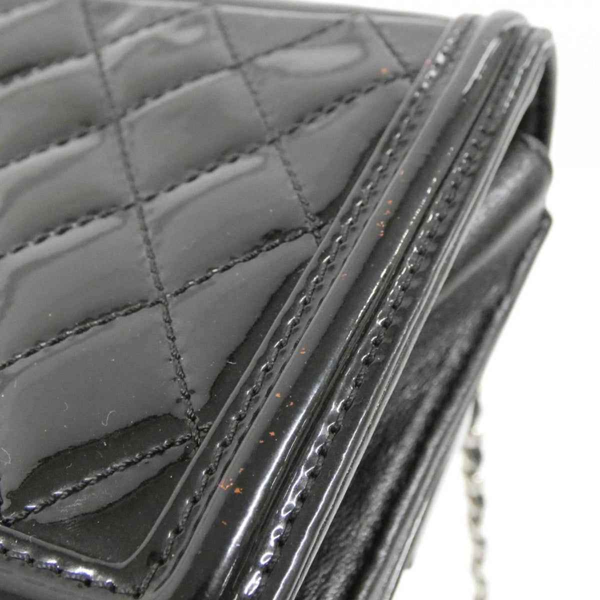 Chanel Black White Leather Shoulder Bag (Pre-Owned)