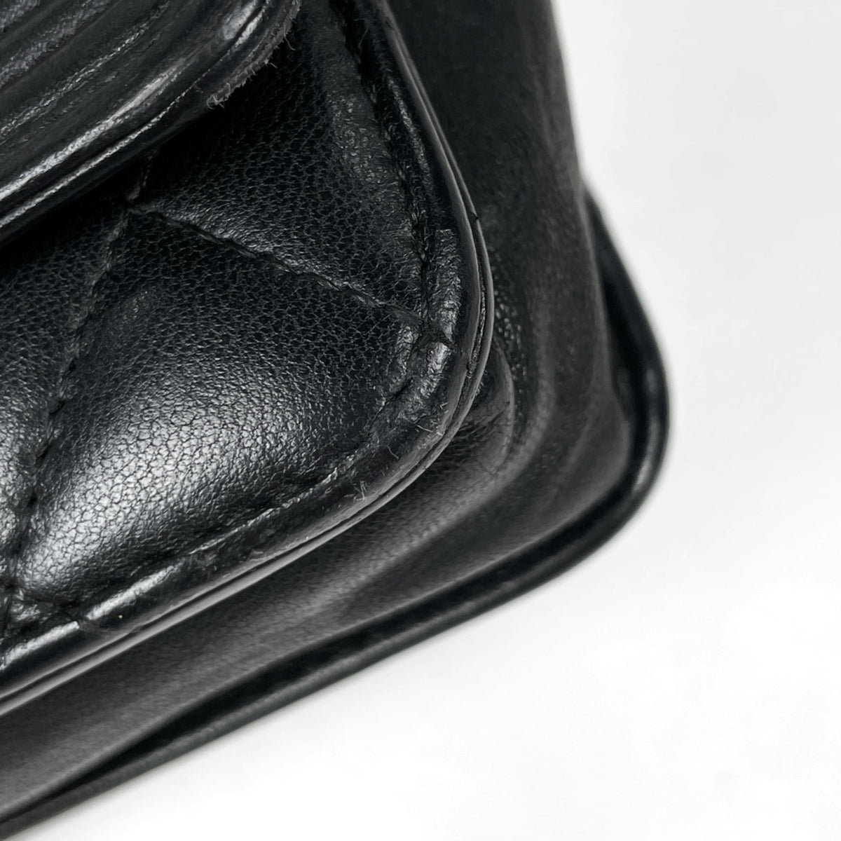 Chanel Matelasse Black Leather Shoulder Bag (Pre-Owned)