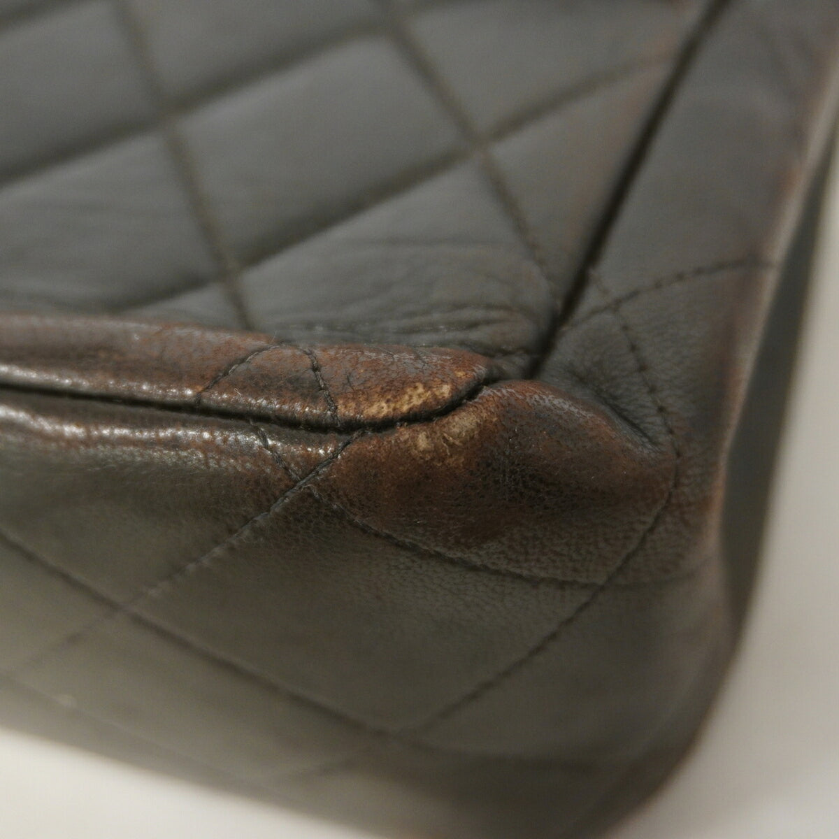 Chanel Black Leather Shoulder Bag (Pre-Owned)