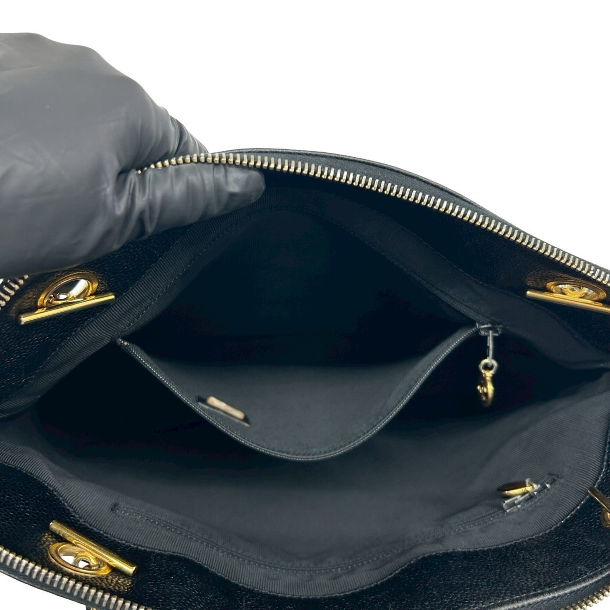 Chanel Black Grained Calfskin Shoulder Bag (Pre-Owned)