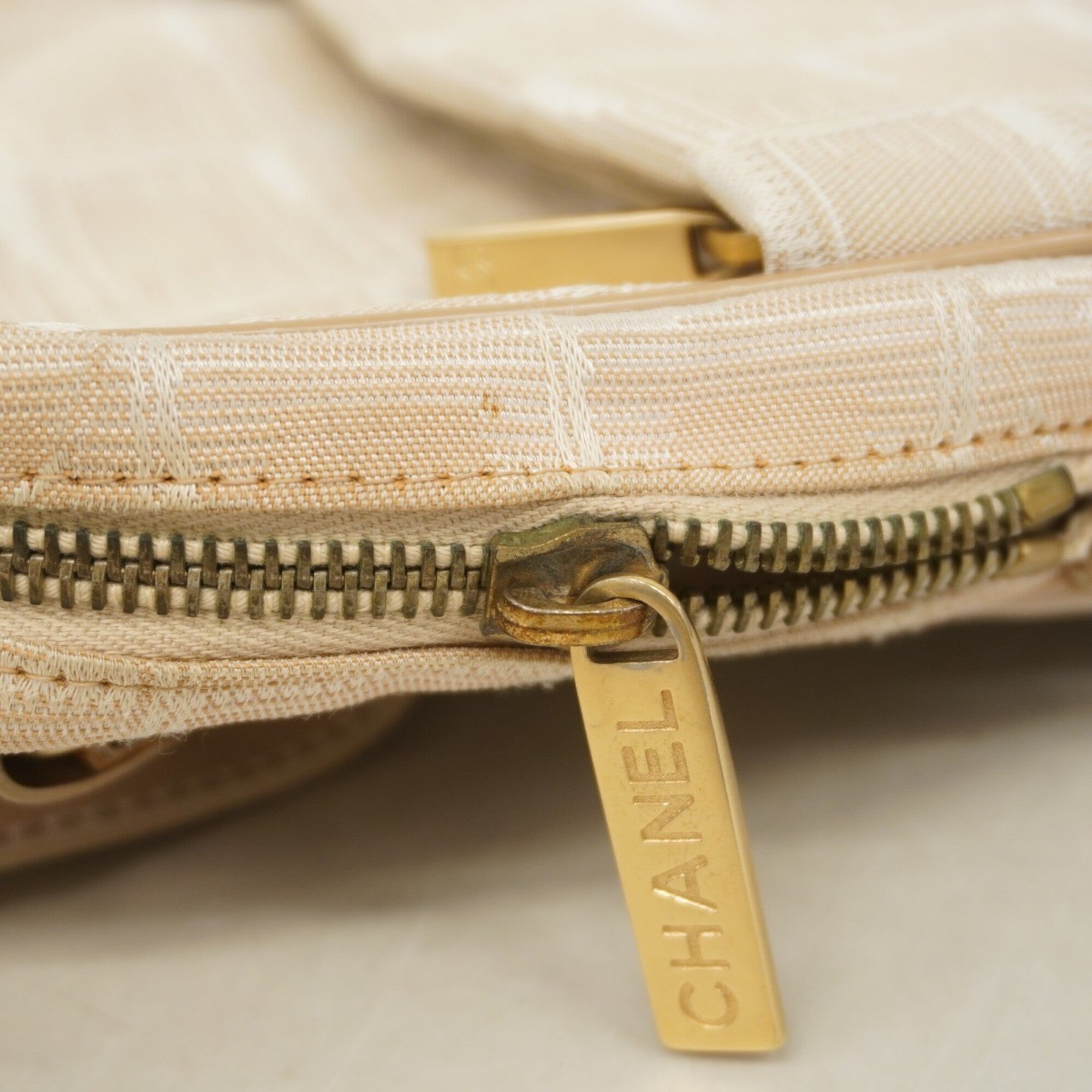 Chanel Beige Nylon Shoulder Bag (Pre-Owned)