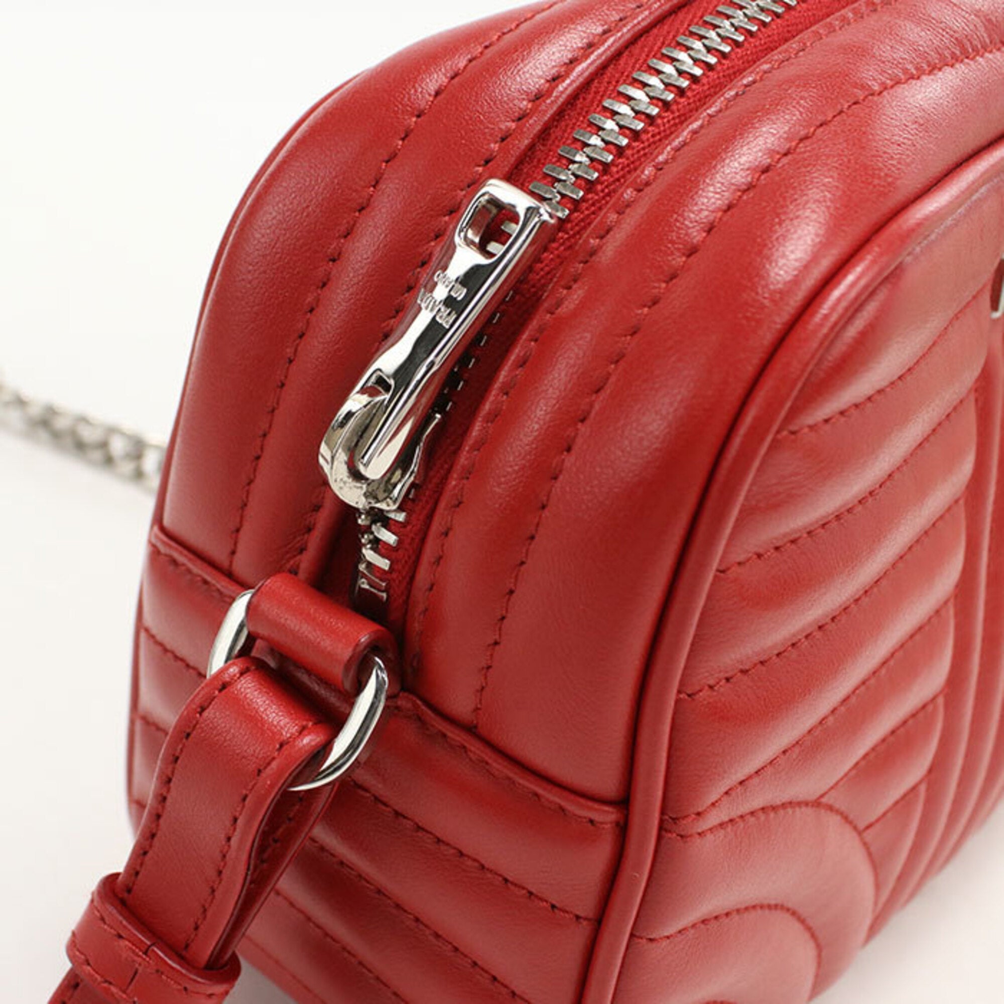 Prada Red Color Leather Shoulder Bag (Pre-Owned)