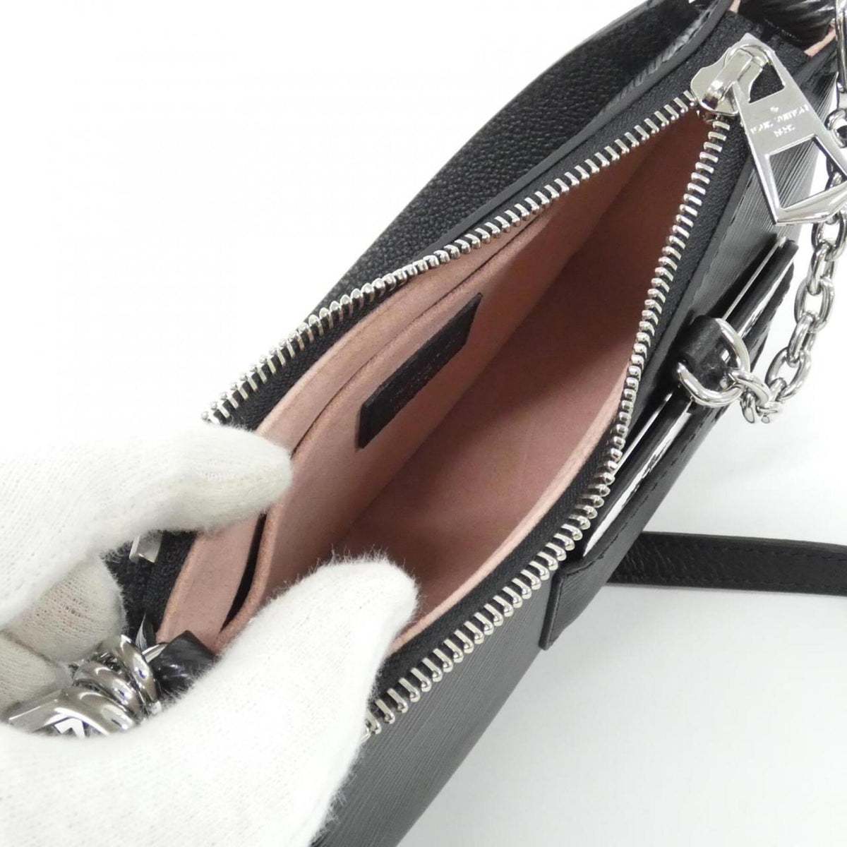 Louis Vuitton Black Leather Pouch Shoulder Bag (Pre-Owned)