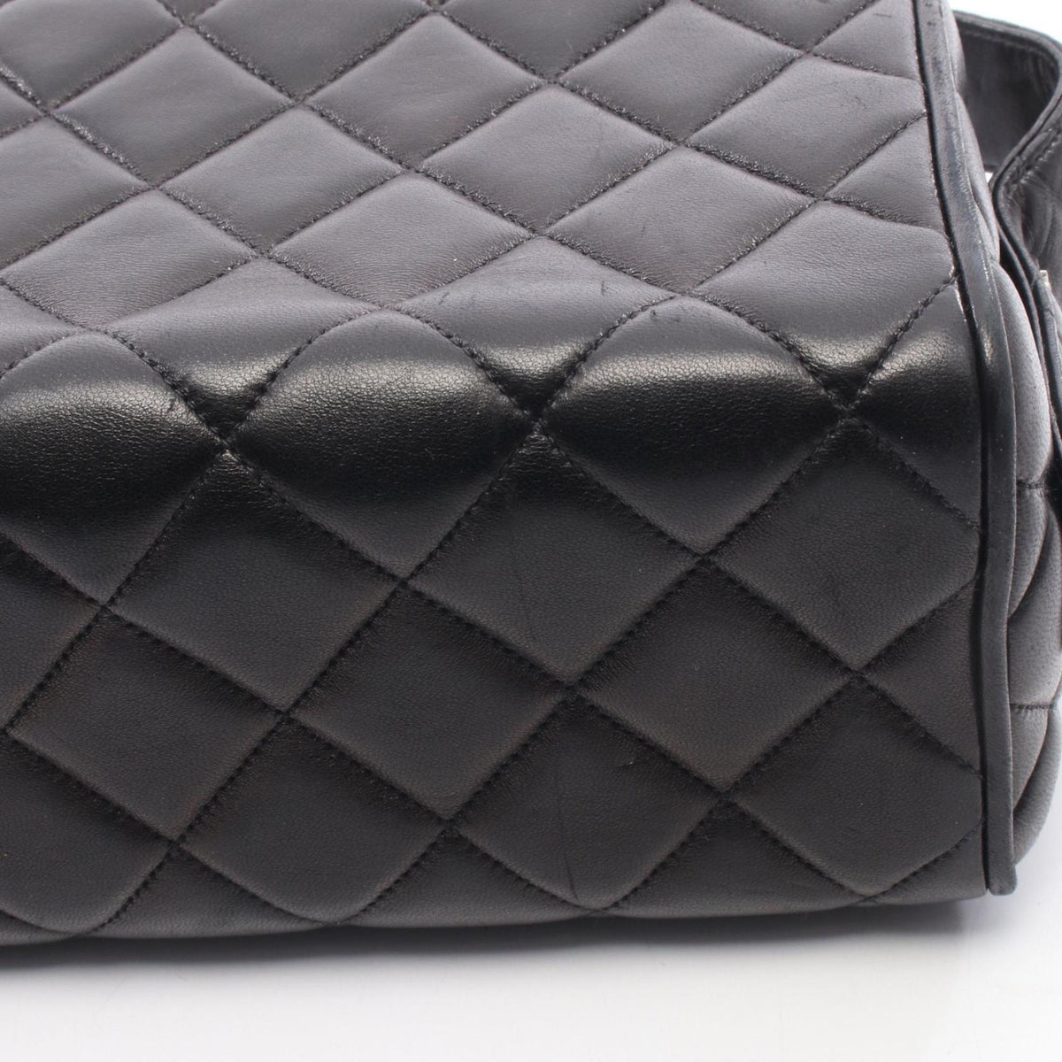 Chanel Black Leather Handbag (Pre-Owned)