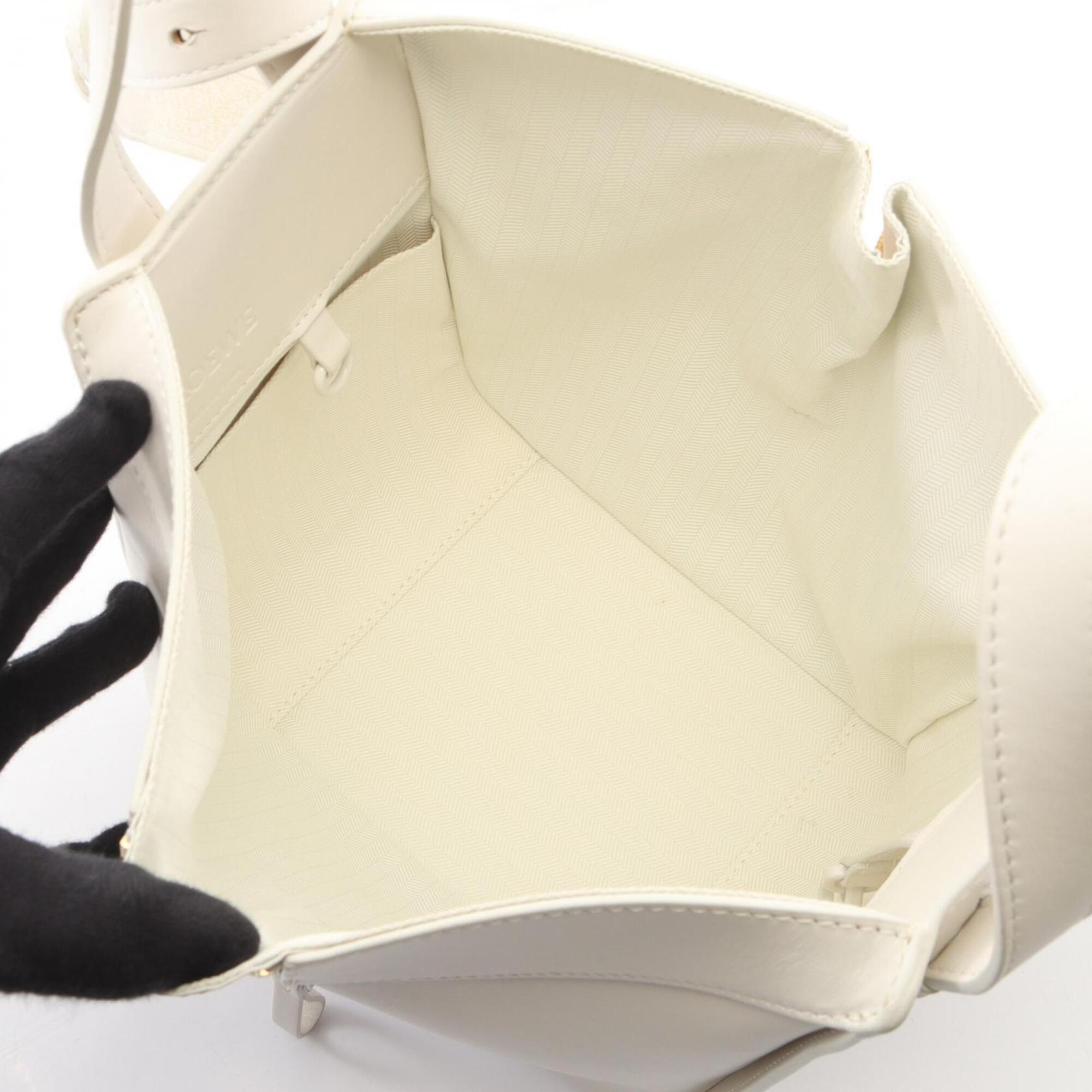 Loewe White Leather Handbag (Pre-Owned)