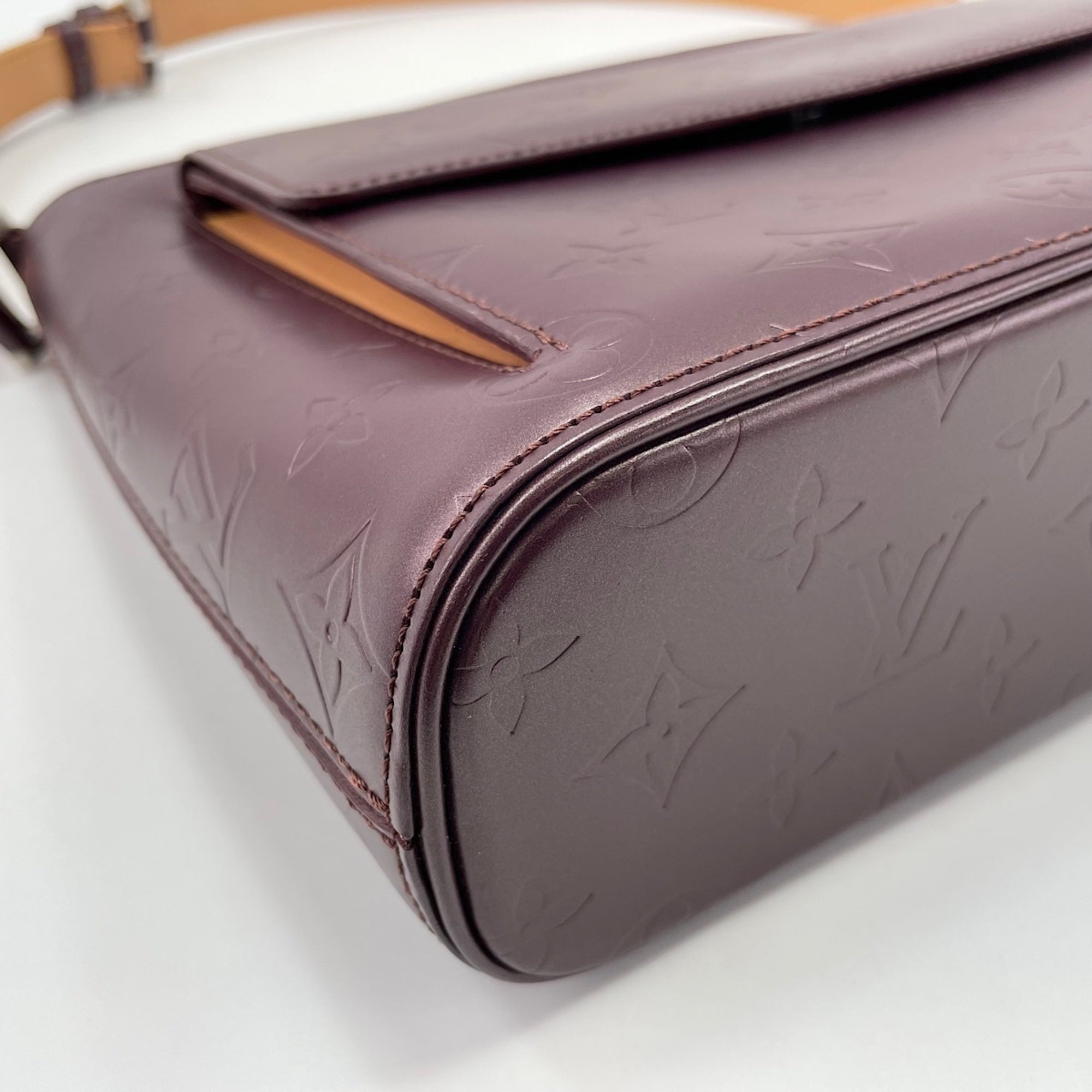 Louis Vuitton Brown Shoulder Bag (Pre-Owned)