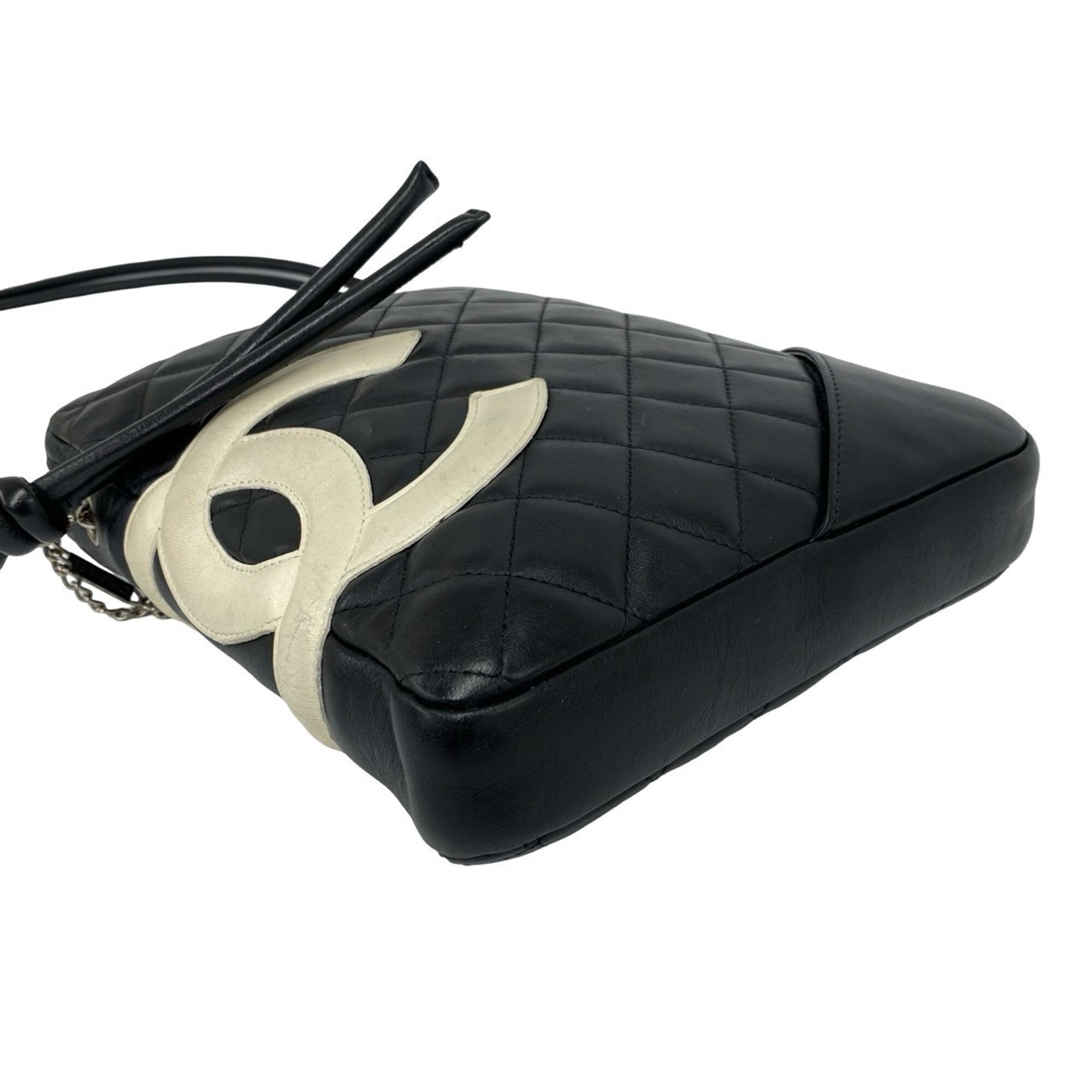 Chanel Black White Leather Pochette Shoulder Bag (Pre-Owned)