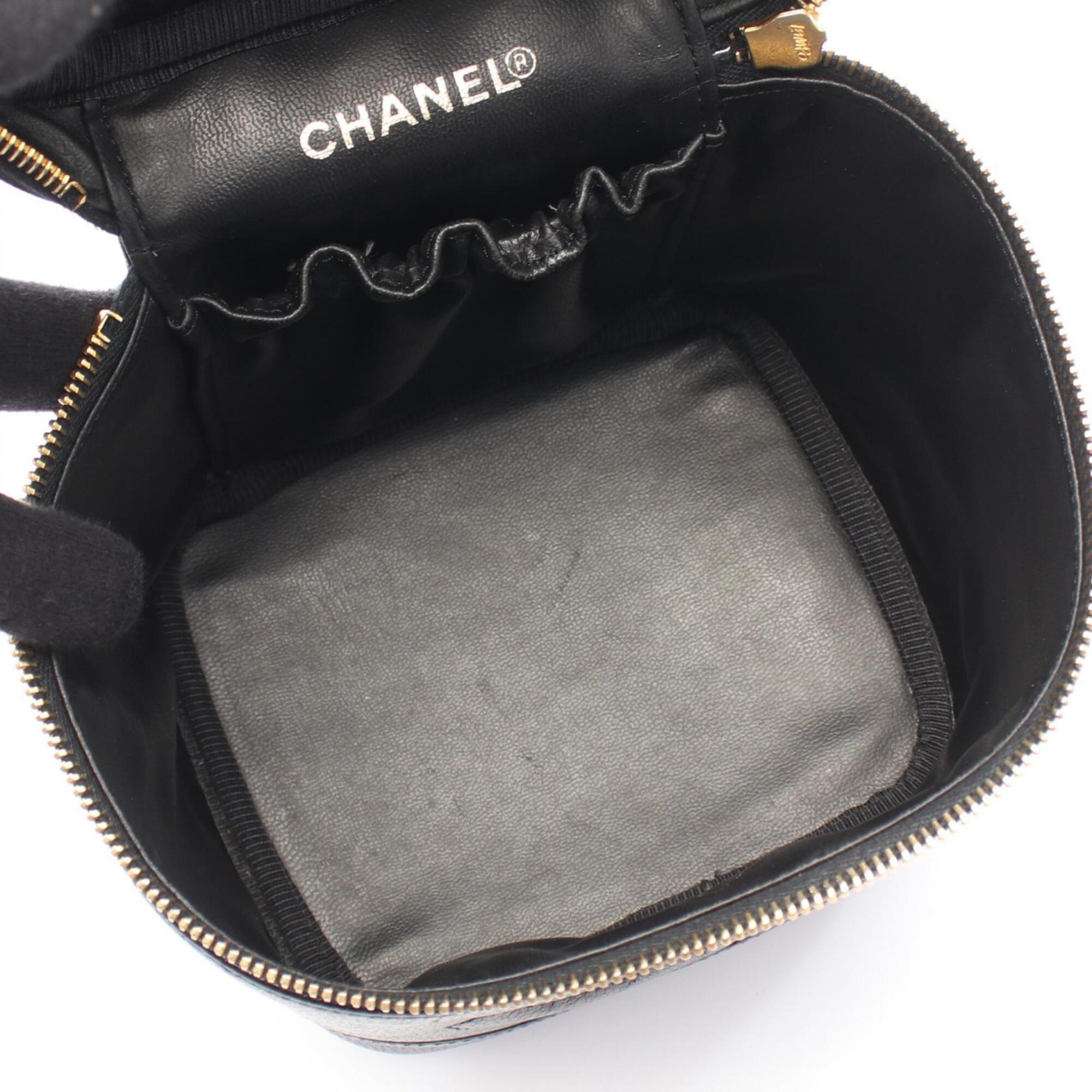 Chanel Black Grained Calfskin Handbag (Pre-Owned)