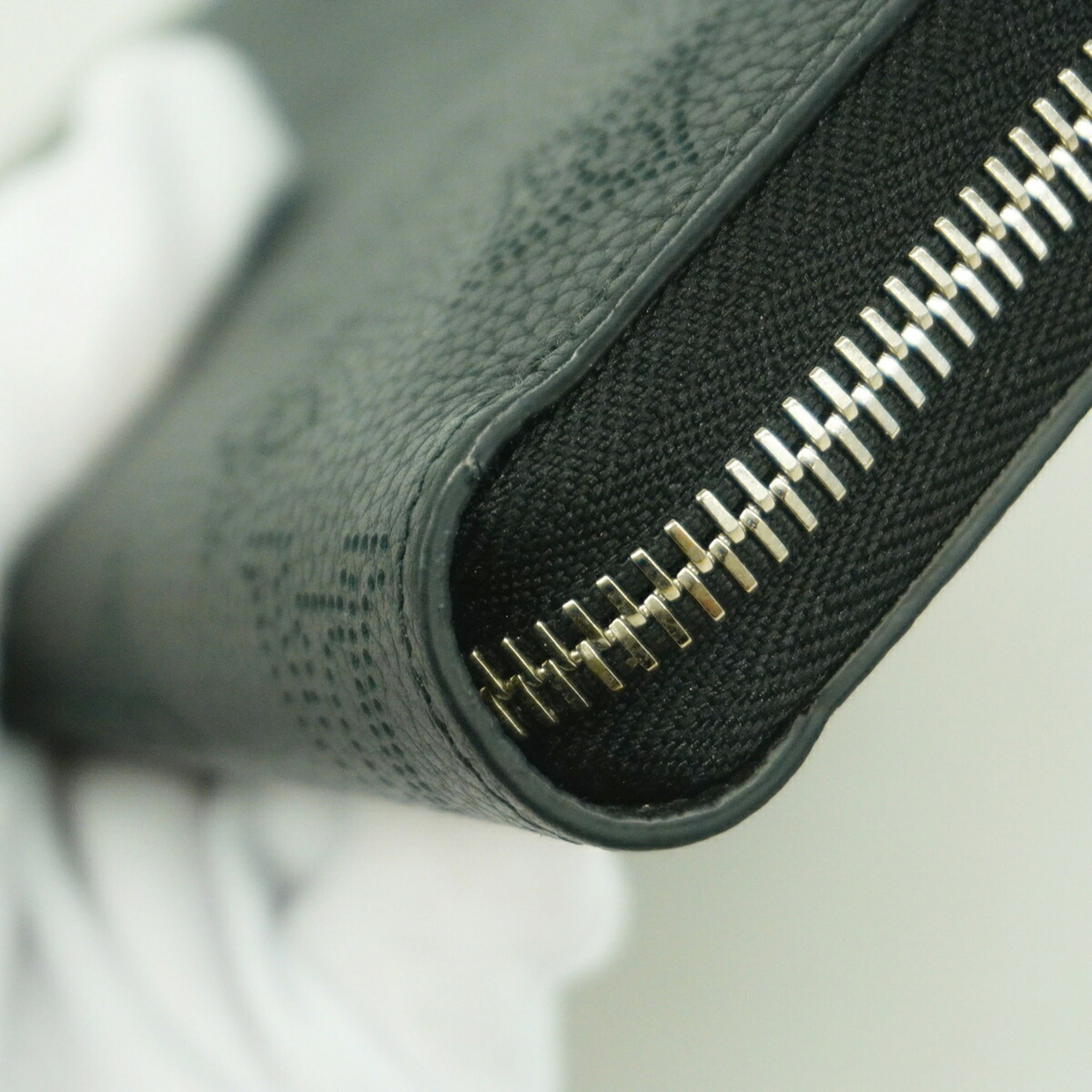 Louis Vuitton Noir Long Wallet (Bi-Fold) (Pre-Owned)