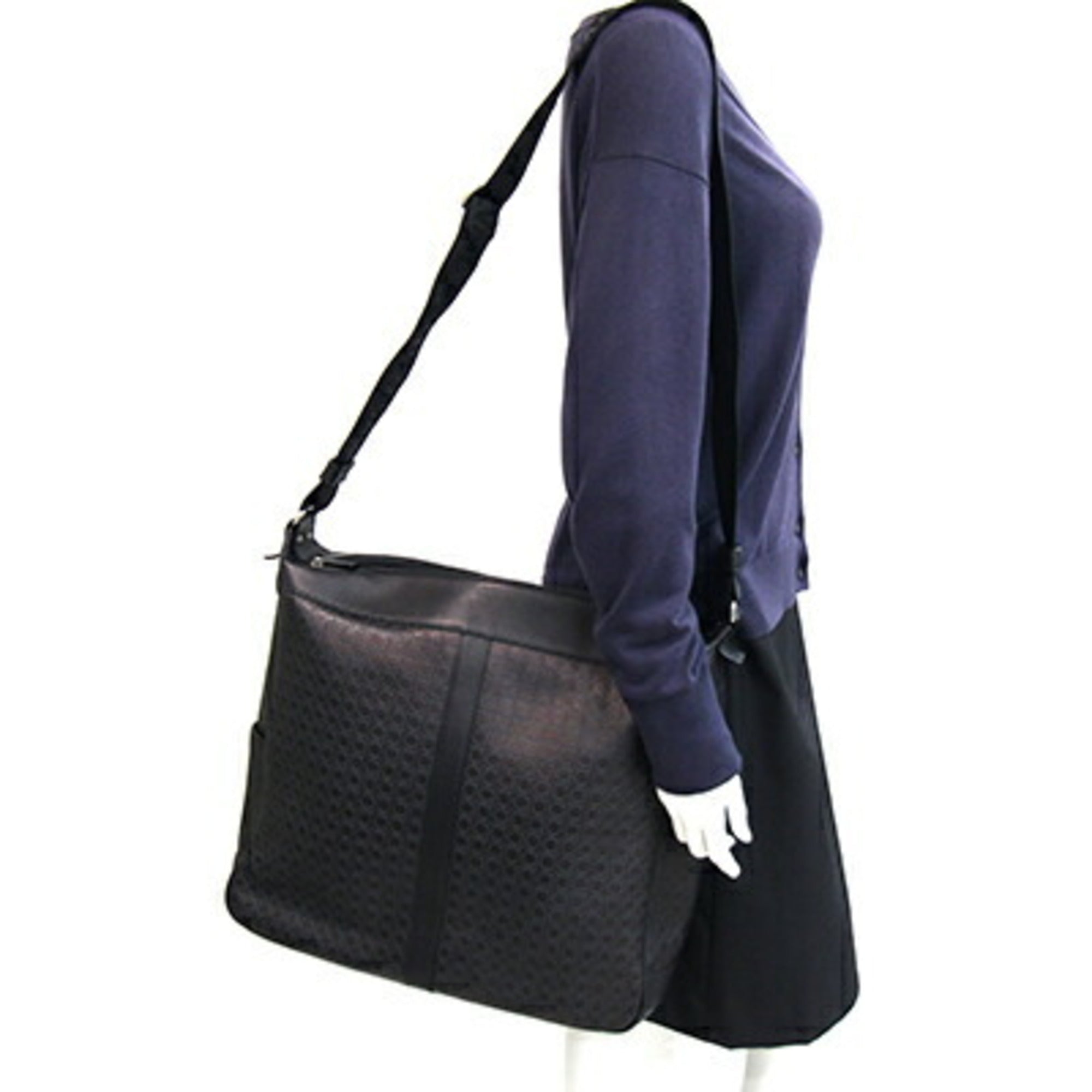 Salvatore Ferragamo Black Leather Shoulder Bag (Pre-Owned)