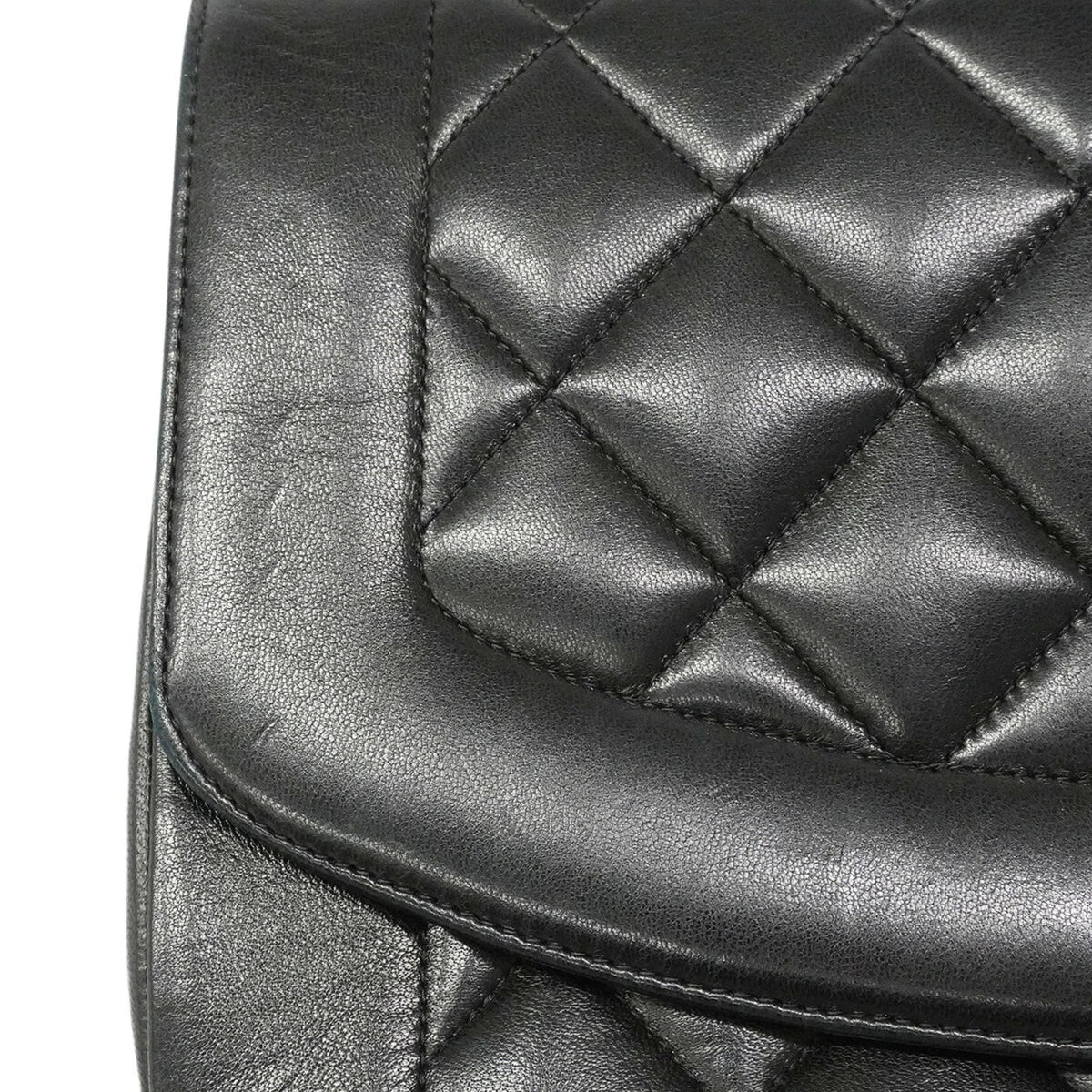 Chanel Black Leather Shoulder Bag (Pre-Owned)
